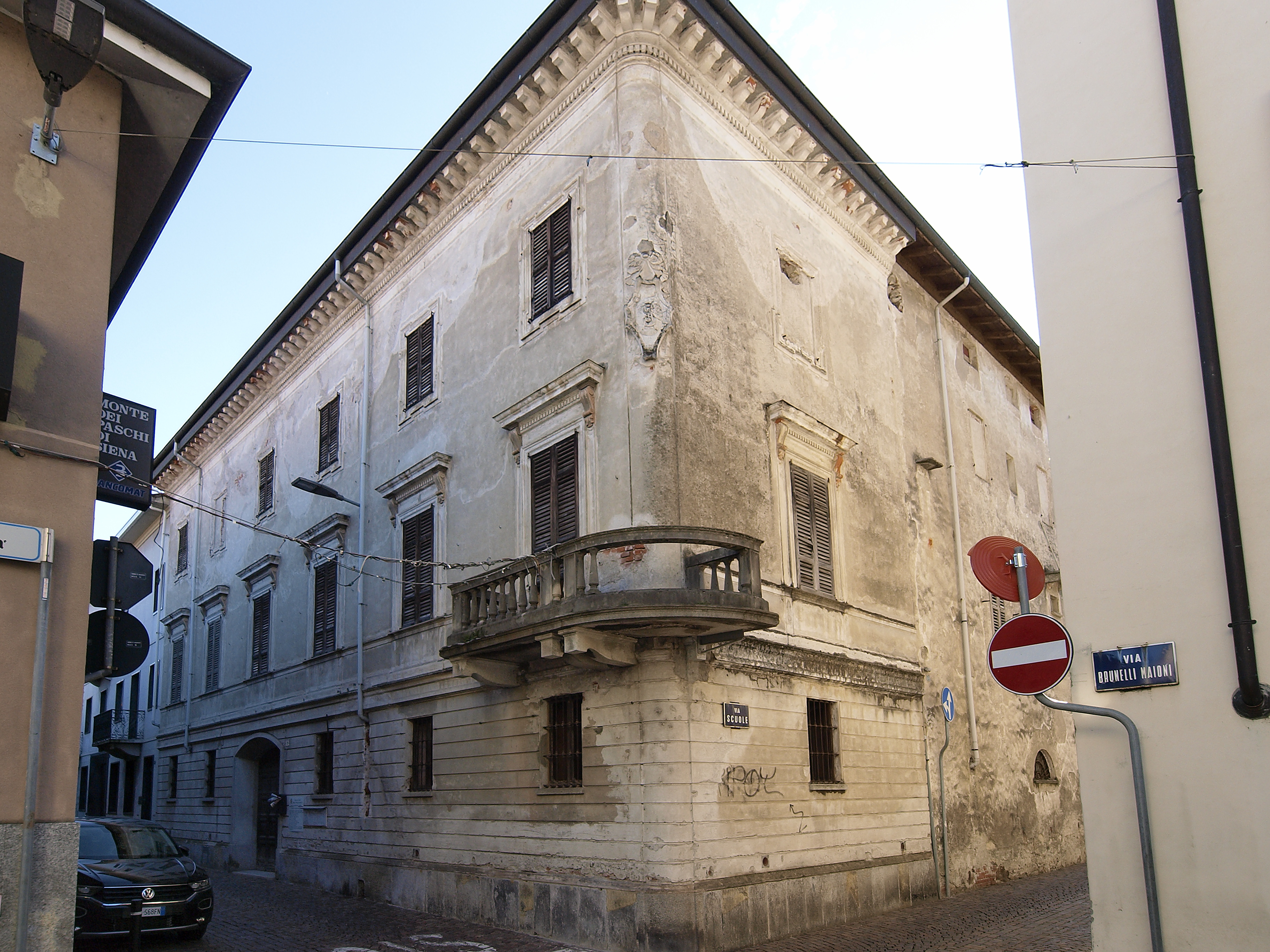 [Palazzo in Via Brunelli Maioni, 29] (palazzo) - BORGOMANERO (NO)  (XIX, inizio)