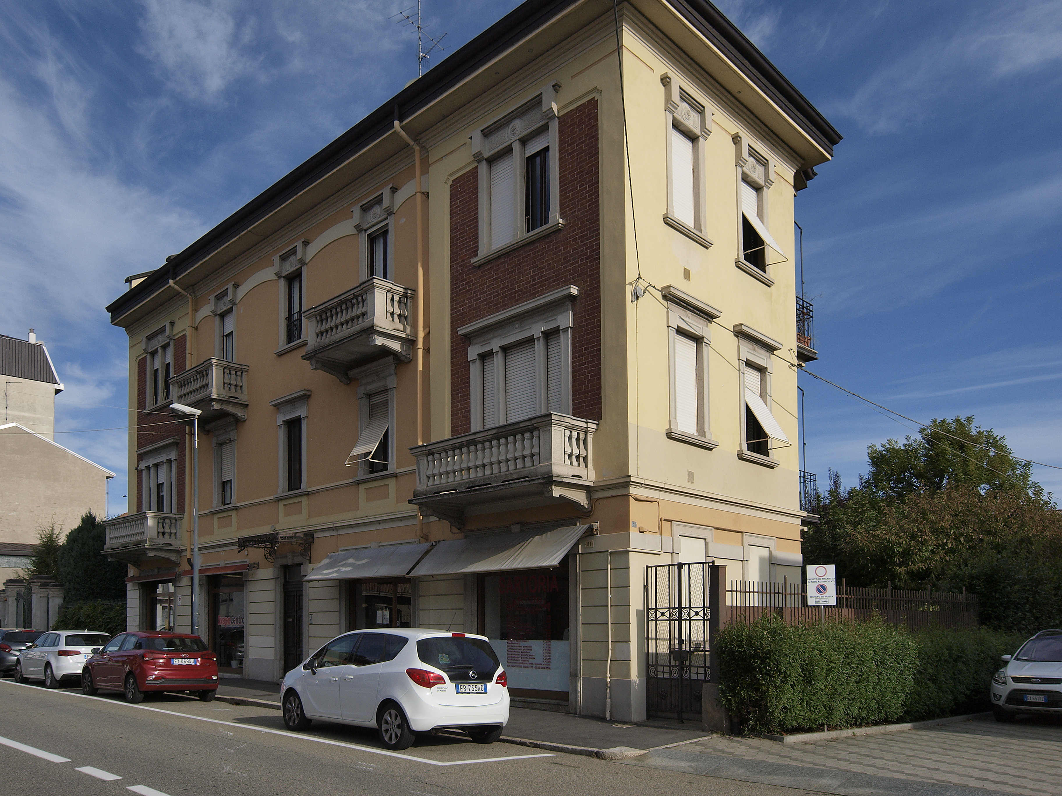 [Palazzo in Via Novara, 77] (palazzo) - BORGOMANERO (NO)  (XX, primo quarto)