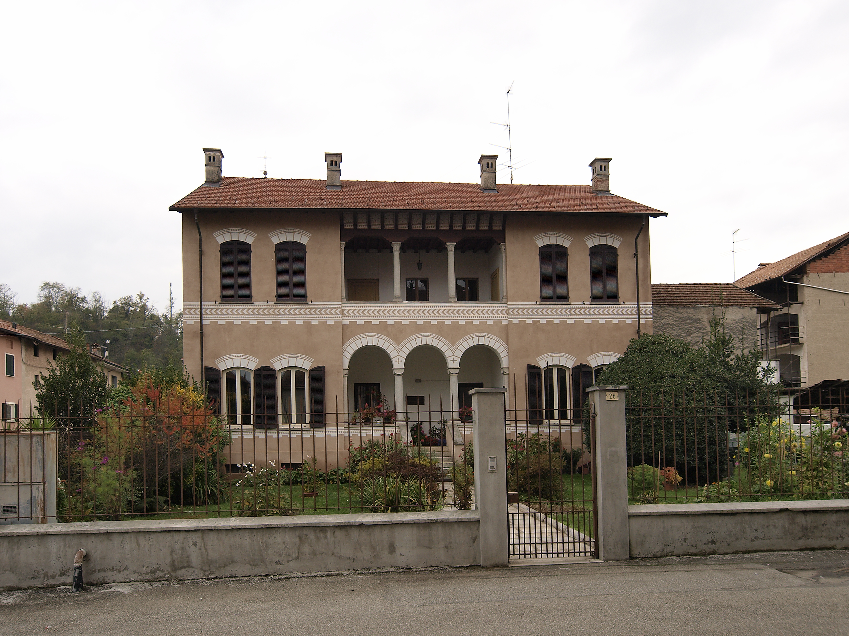 [Canonica in Via Ignazio Fornara, 28] (canonica) - BORGOMANERO (NO)  (XX)