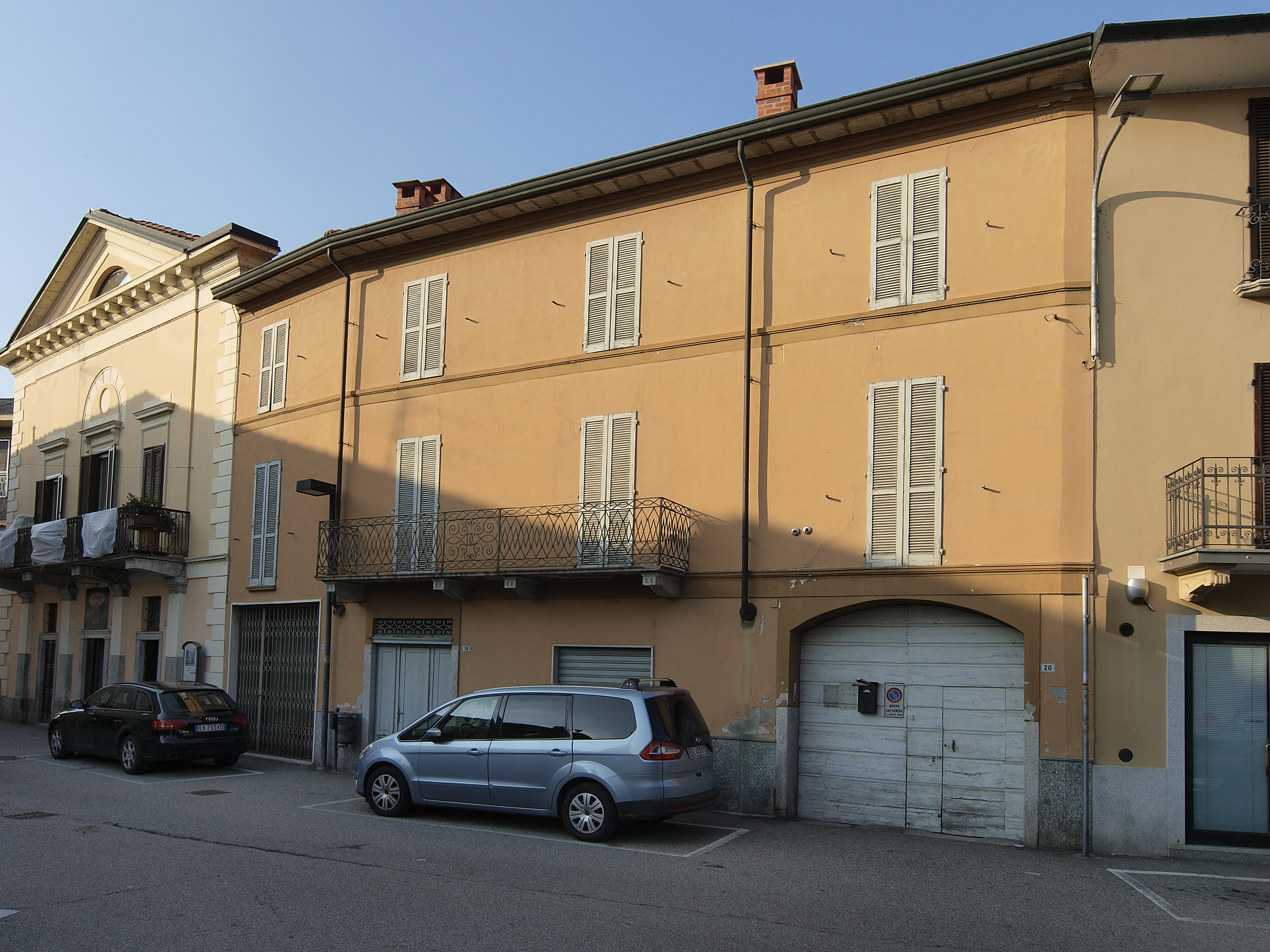 [Casa in Piazza della Libertà, 20] (casa) - CERANO (NO)  (XIX, inizio)