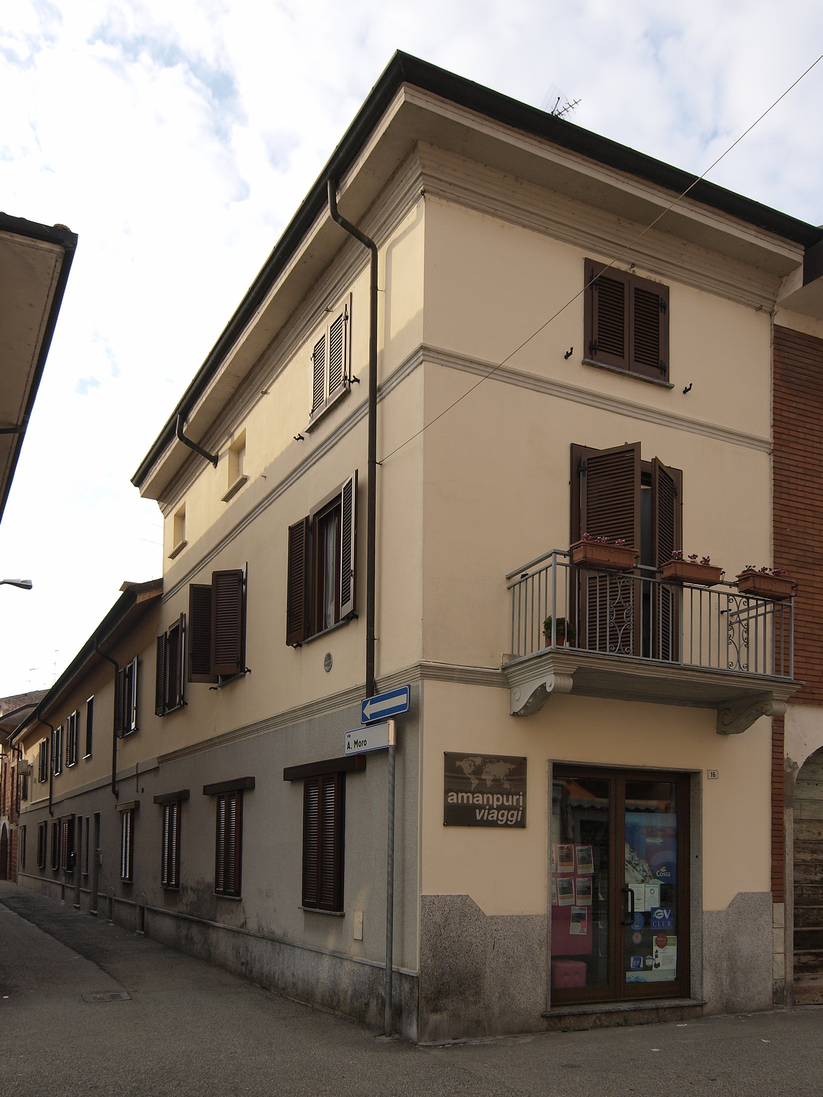 [Casa in Via Moro, 2] (casa) - CERANO (NO)  (XIX)