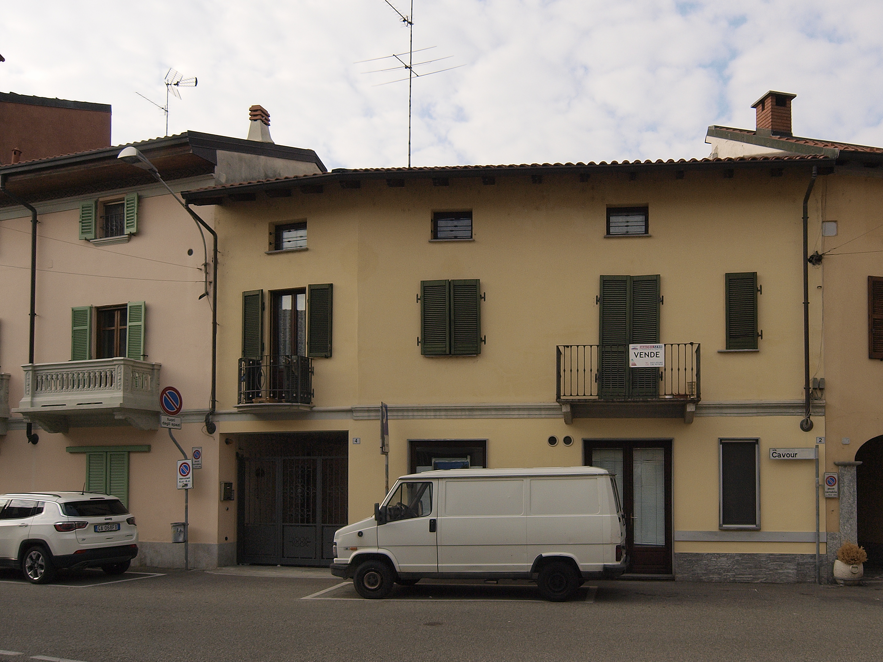 [Casa in Via Cavour, 4] (casa) - CERANO (NO)  (XVIII, inizio)