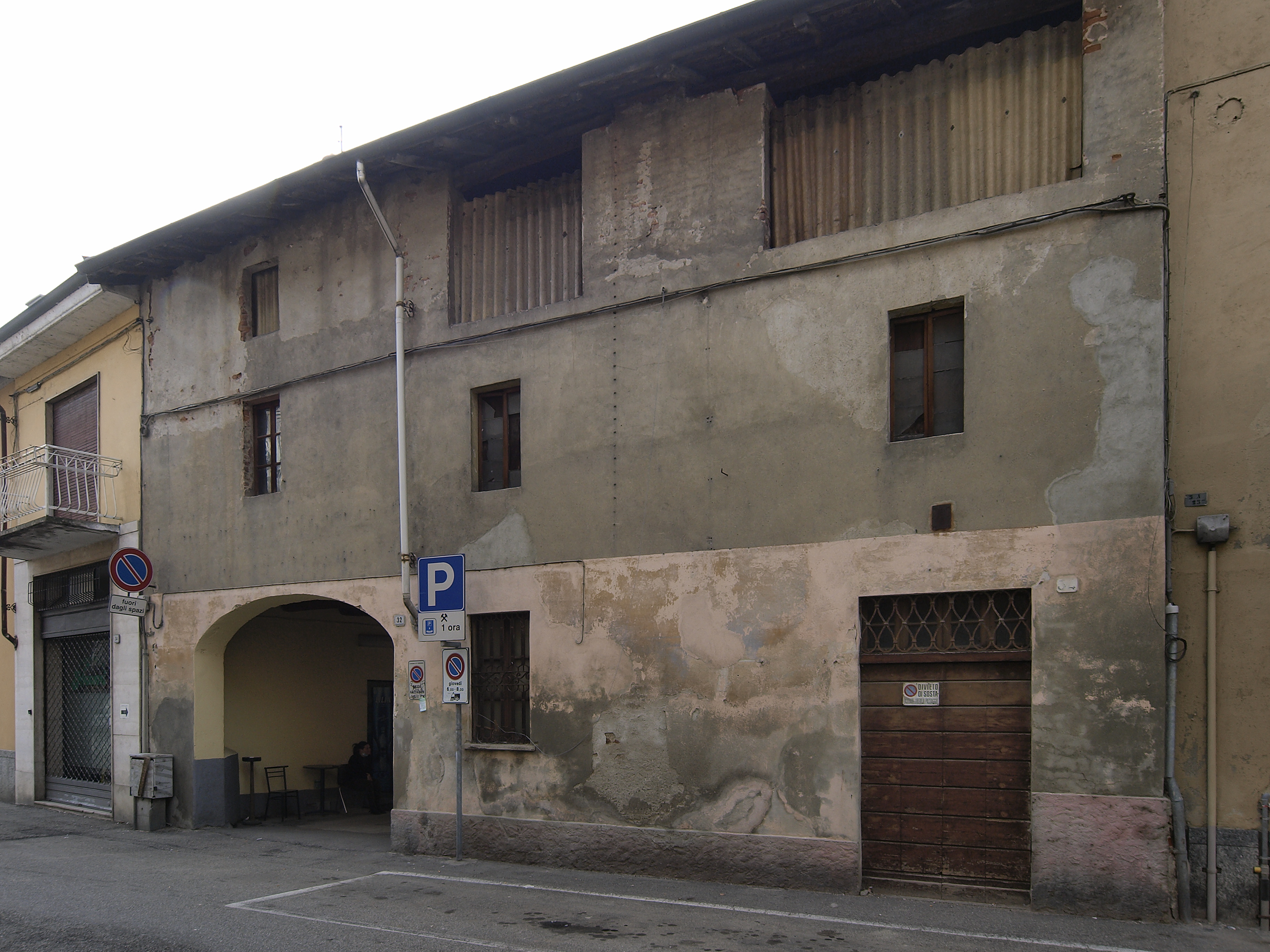 [Casa in Via Antonio Gramsci, 32] (casa) - CERANO (NO)  (XVIII, inizio)