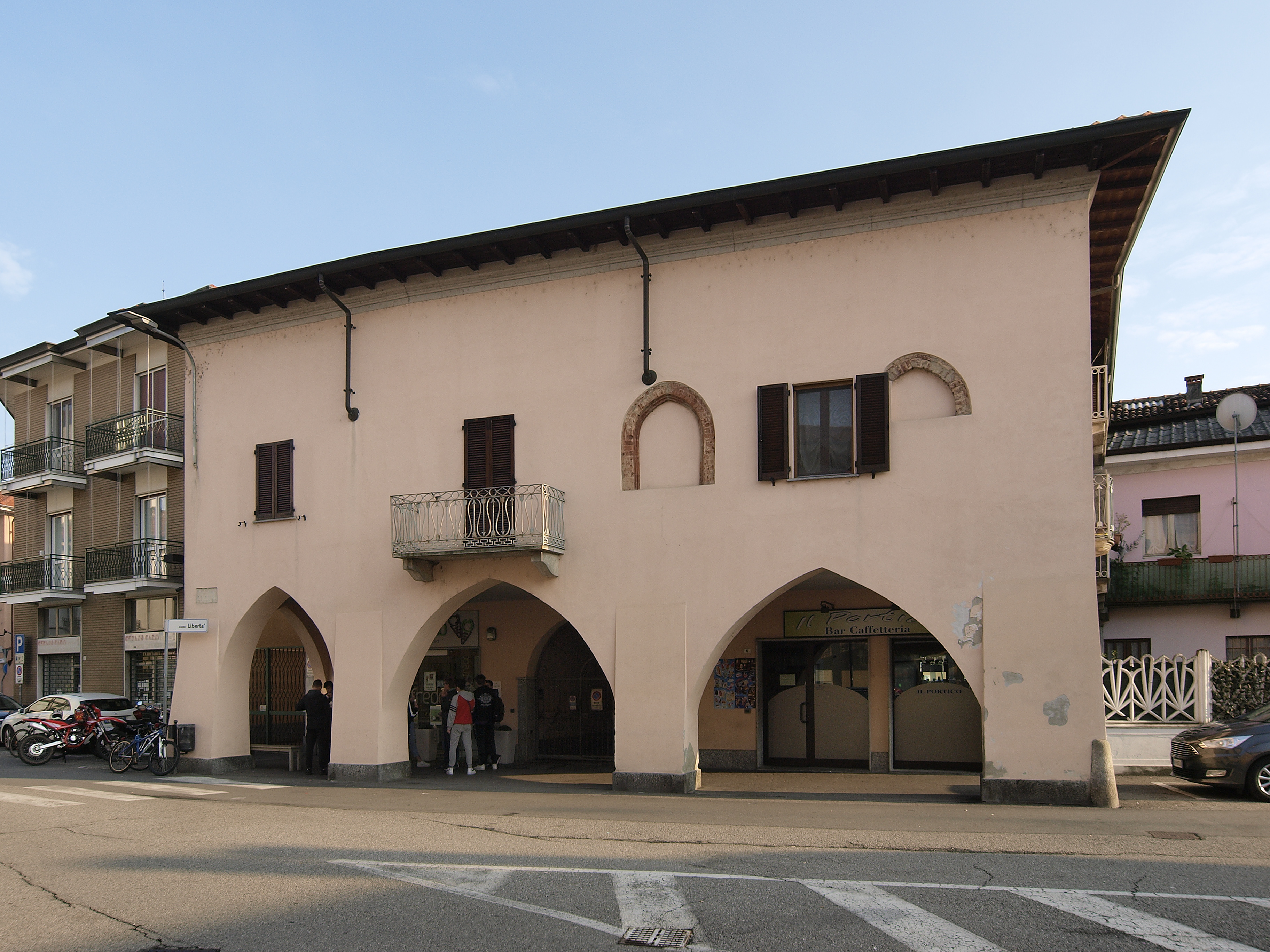 [Casa in Piazza della Libertà, 5] (casa) - CERANO (NO)  (XVIII, inizio)