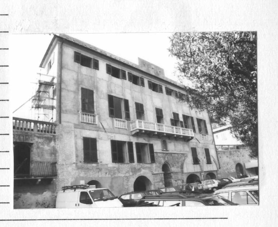 Palazzo Salvarezza (palazzo, privato) - Noli (SV)  (XIV)