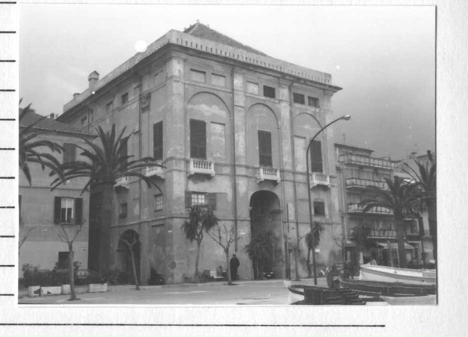 Palazzo Buraggi (palazzo, gentilizio) - Finale Ligure (SV)  (XVI)