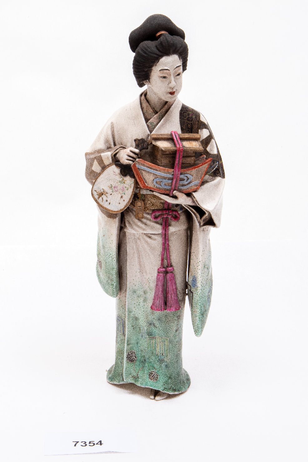 Ukifune (?), Fanciulla in kimono (statua) di Goraku 娯樂 (attribuito) - manifattura giapponese (XIX)