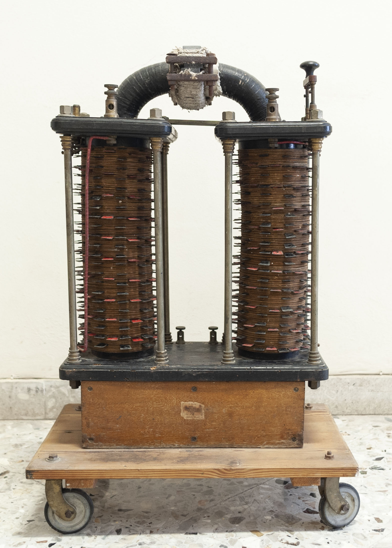 Generatore secondario, di Gaulard e Gibbs di Gaulard, Lucien, Gibbs, John Dixon (ultimo quarto XIX)