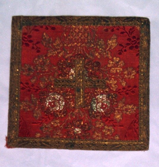 motivi decorativi fitomorfici, canestro fiorito di rose, croce greca (borsa del Corporale, elemento d'insieme) - ambito italiano (prima metà XIX)