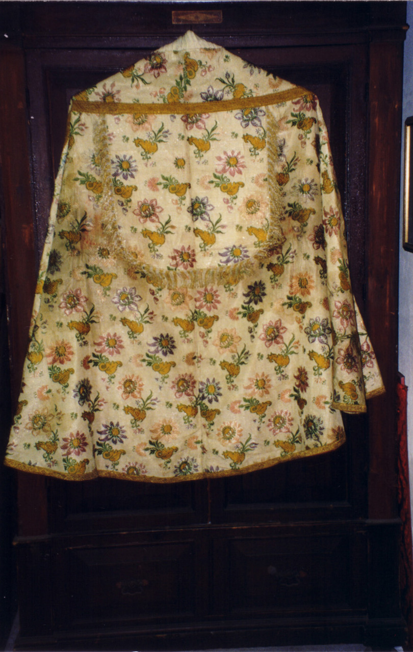 motivi floreali, motivi fitomorfi (piviale, opera isolata) - ambito italiano (prima metà XVIII)