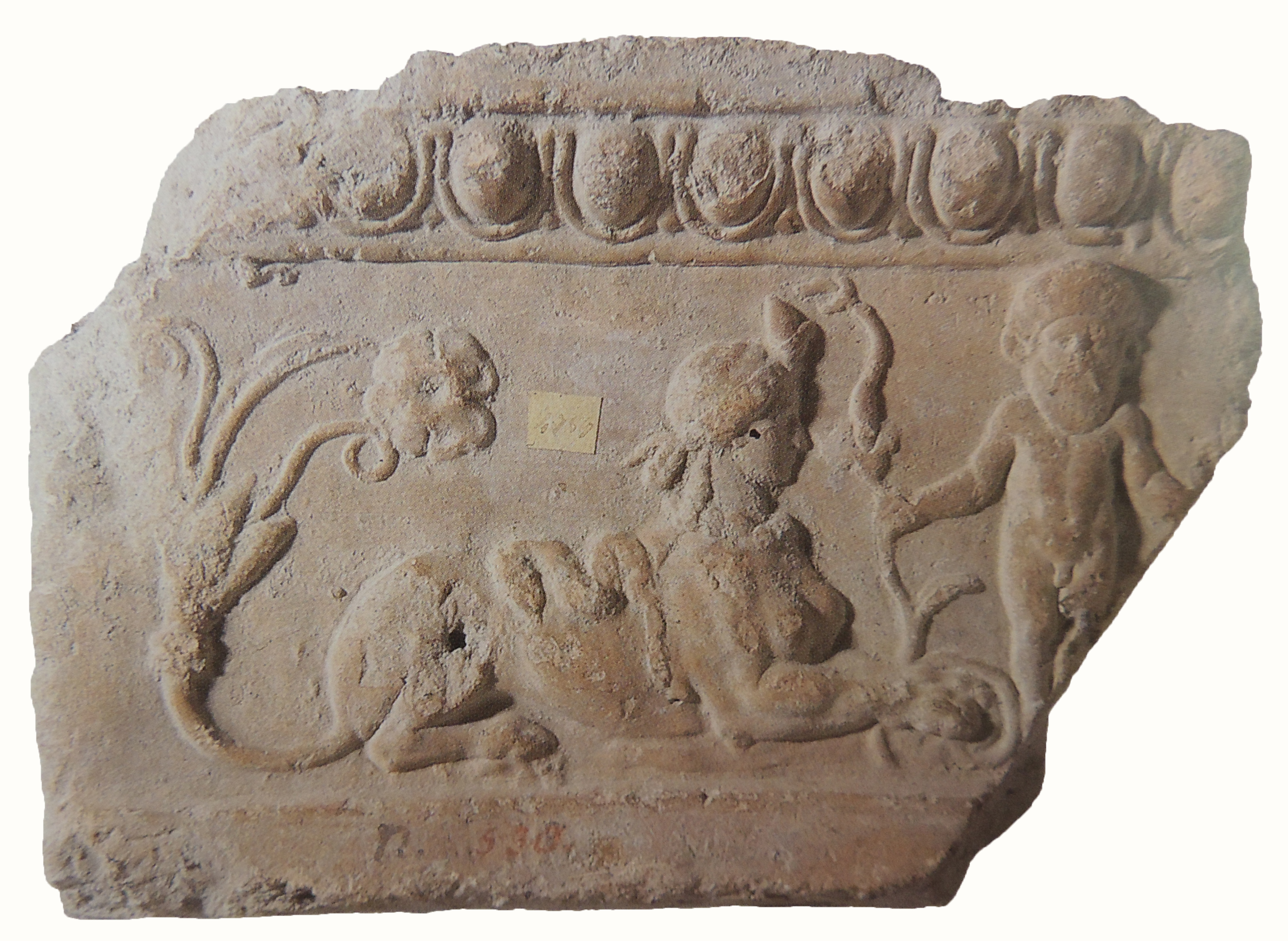 Sima con motivo egittizzante - Bes tra le sfingi (sima) (SECOLI/ I)