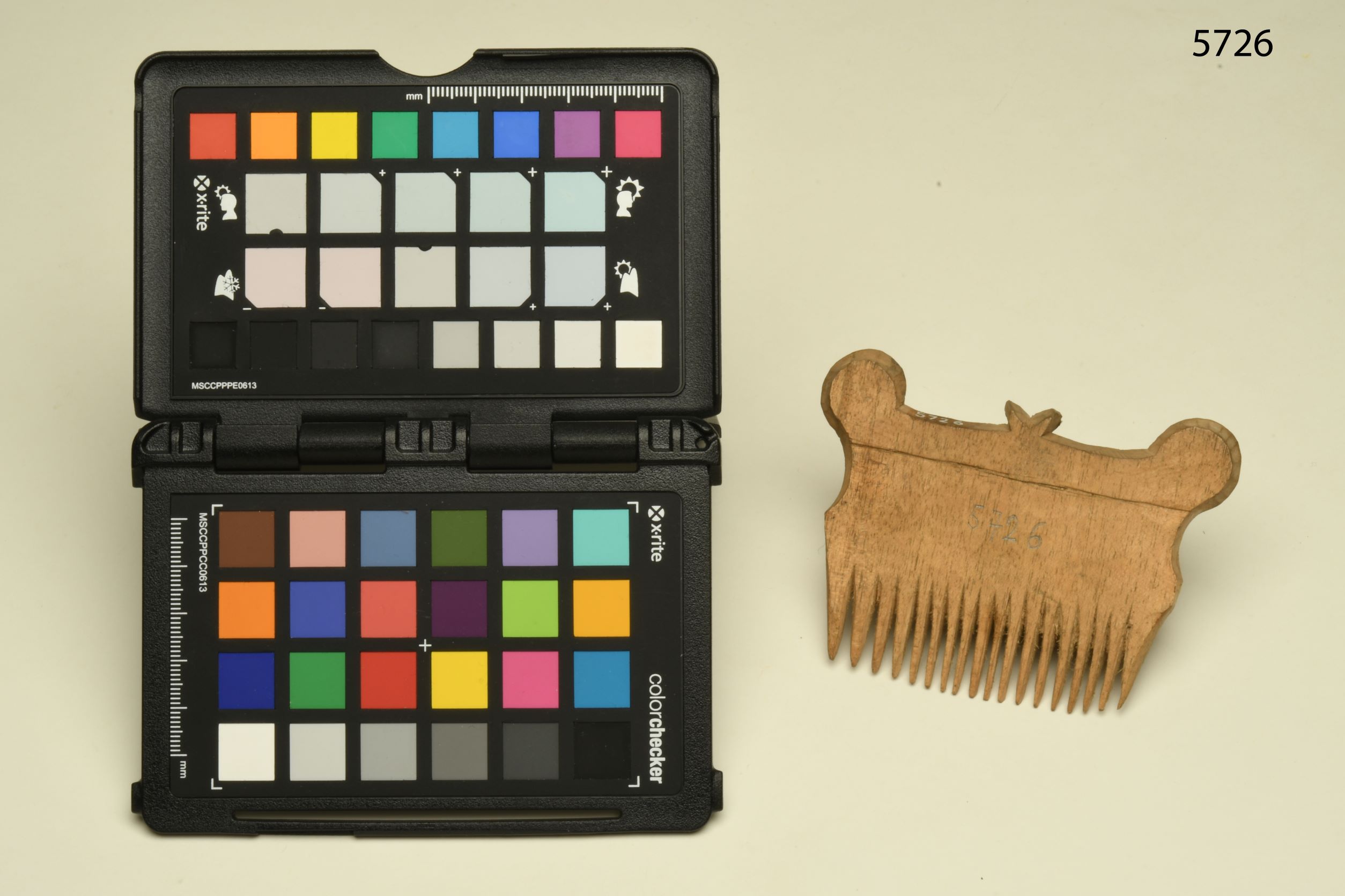 Pettine, ABBIGLIAMENTO E ORNAMENTI DEL CORPO/ GIOIELLI E MONILI - cultura di Nias