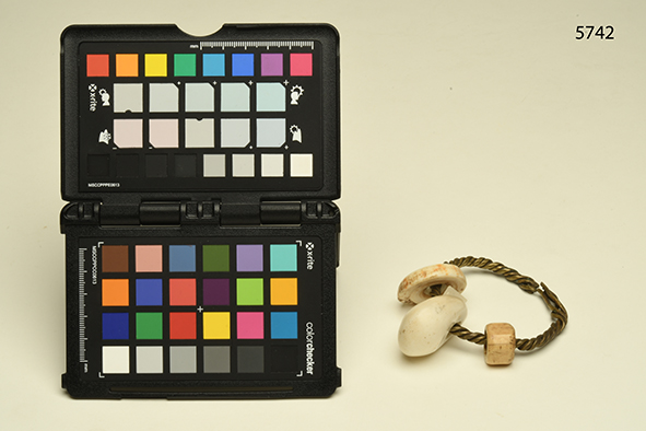 Orecchino, ABBIGLIAMENTO E ORNAMENTI DEL CORPO/ GIOIELLI E MONILI - cultura di Nias