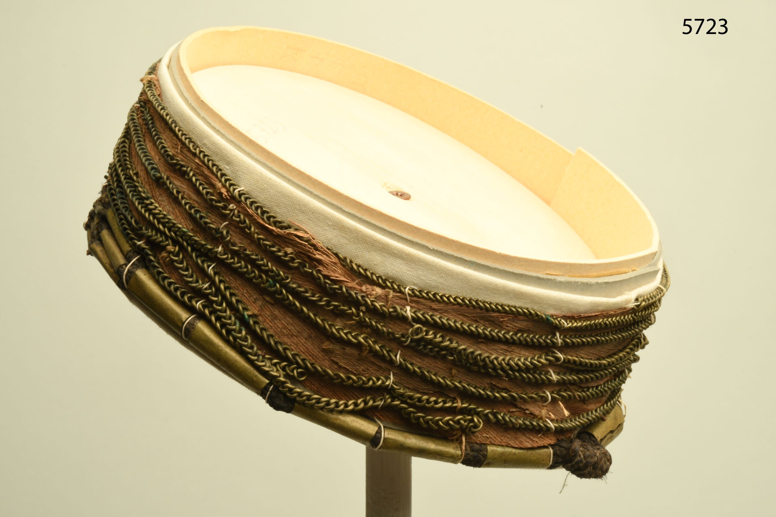 Ornamento, ABBIGLIAMENTO E ORNAMENTI DEL CORPO/ GIOIELLI E MONILI - cultura di Nias