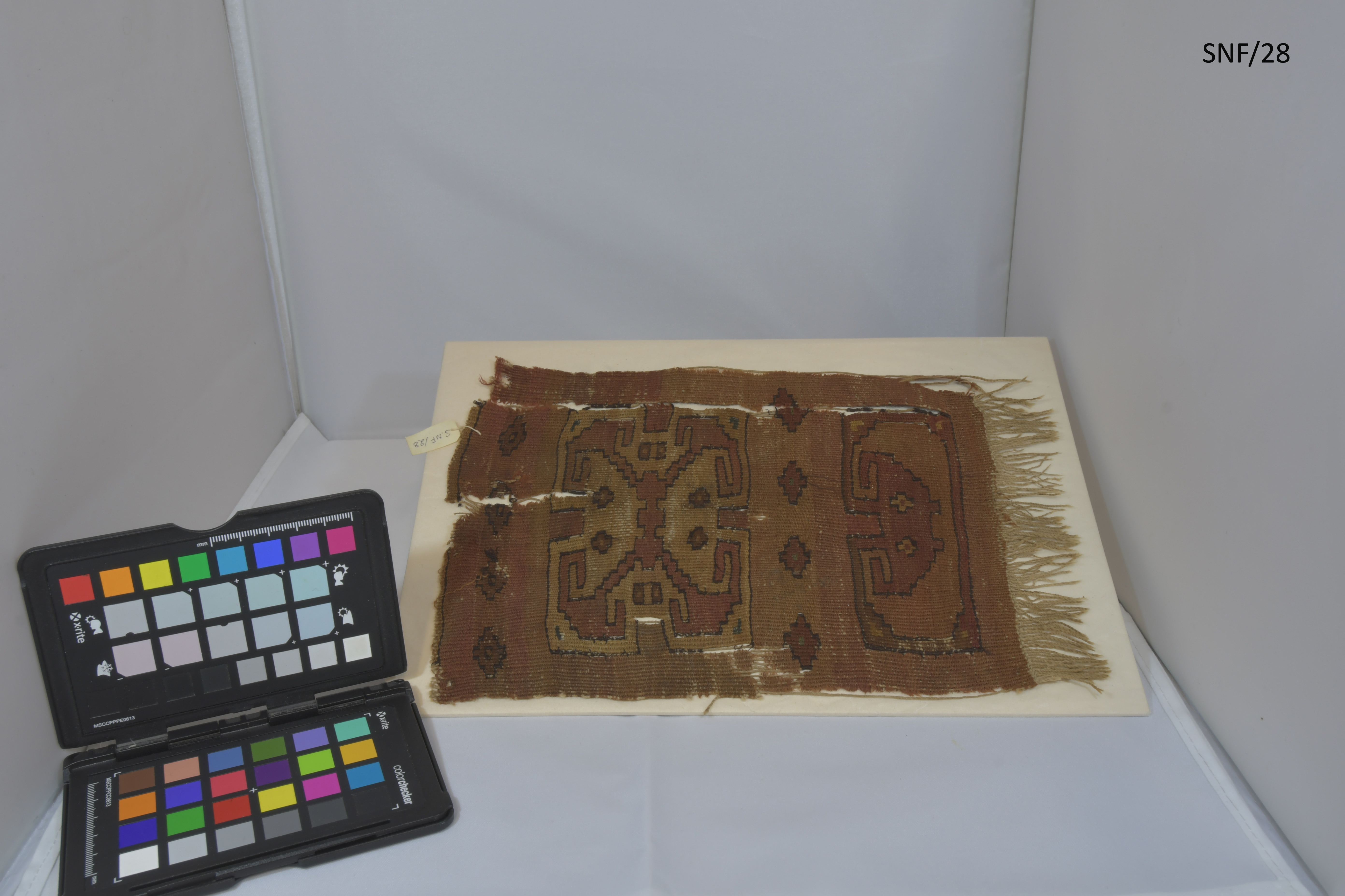 arazzo, a fessure con frangia, ABBIGLIAMENTO E ORNAMENTI DEL CORPO/ VESTIMENTI - cultura Chancay