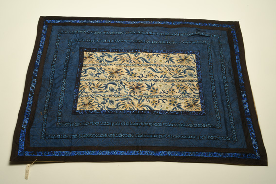 tessuto, tappeto, ARREDI E SUPPELLETTILI/ CONTENITORI, RECIPIENTI E OGGETTI DI USO DOMESTICO - manifattura cinese