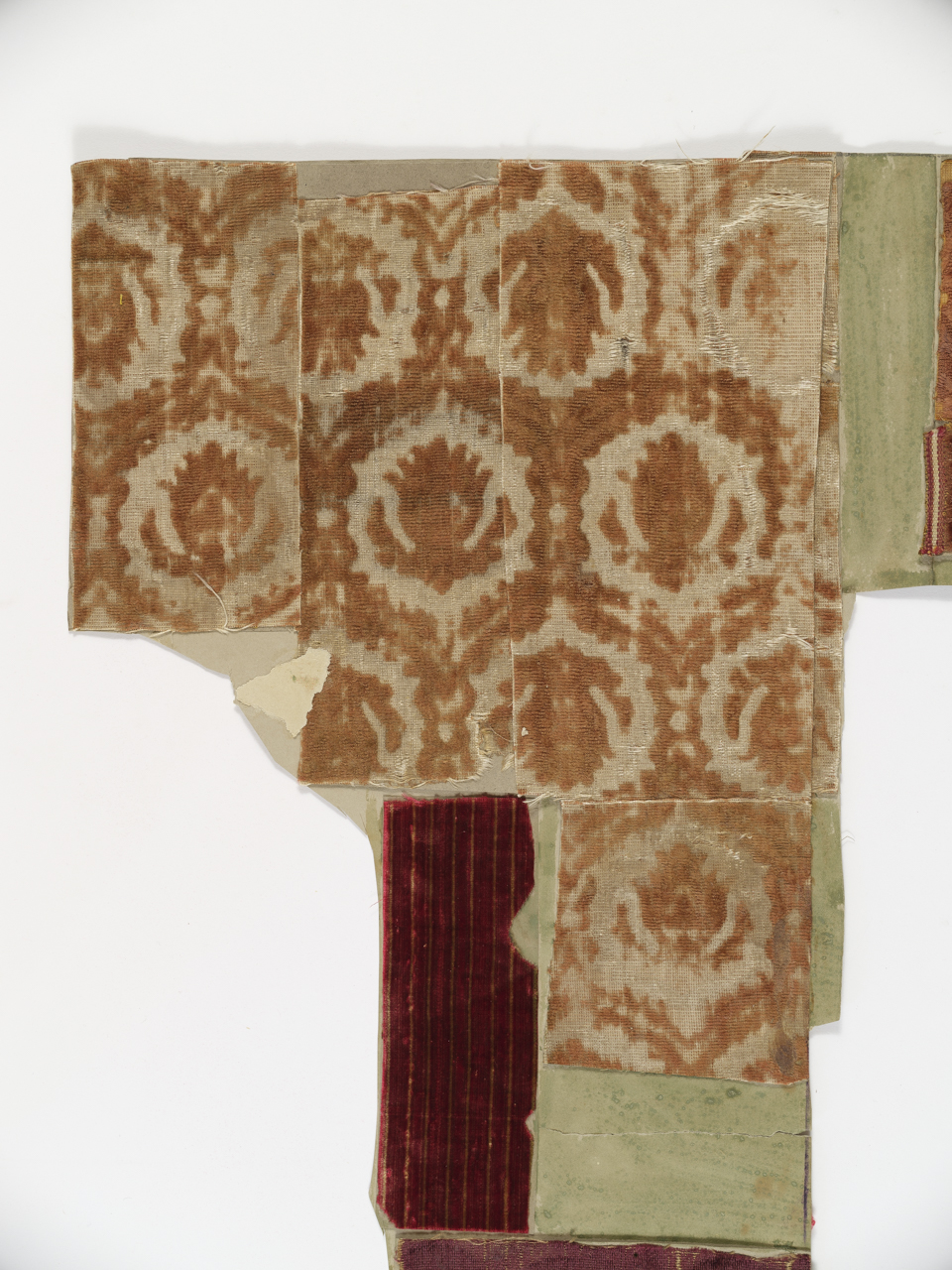 tessuto, frammento - manifattura italiana (fine/ inizio XVI-XVII)
