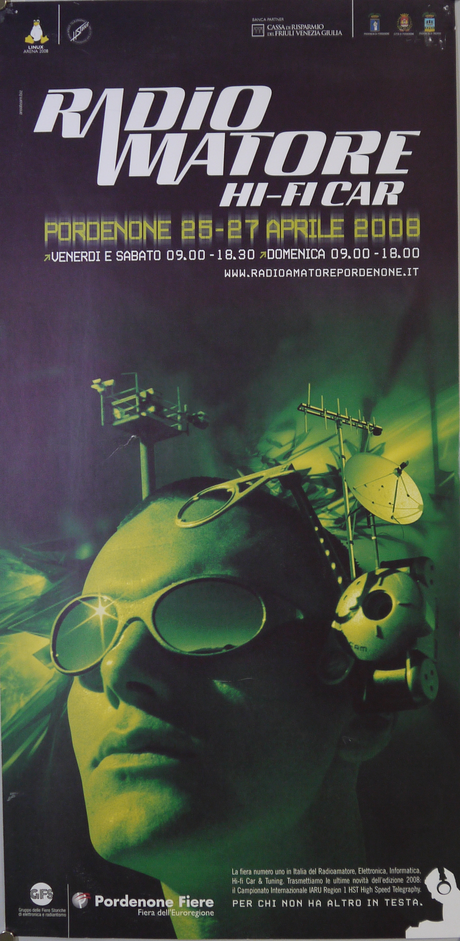 Volto umano con protesi tecnologiche: webcam, antenna parabolica, antenna logperiodica, ripetitore (locandina) di Areateam - ambito friulano (inizio XXI)