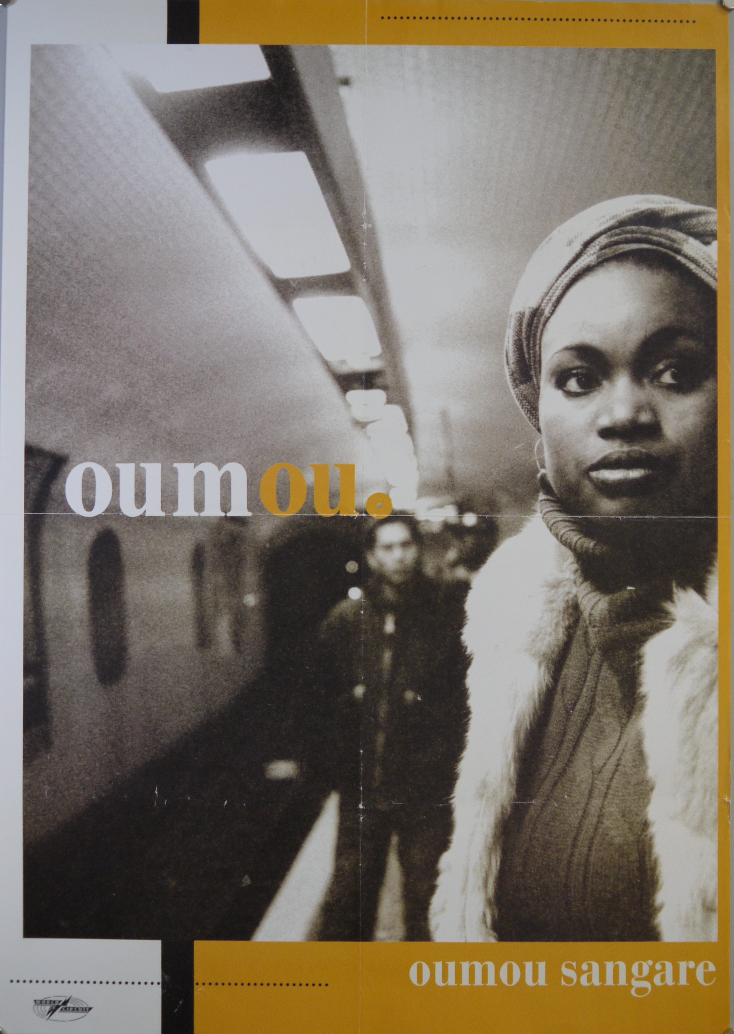 Ritratto fotografico di Oumou Sangare in metropolitana (manifesto) - ambito veneto (inizio XXI)