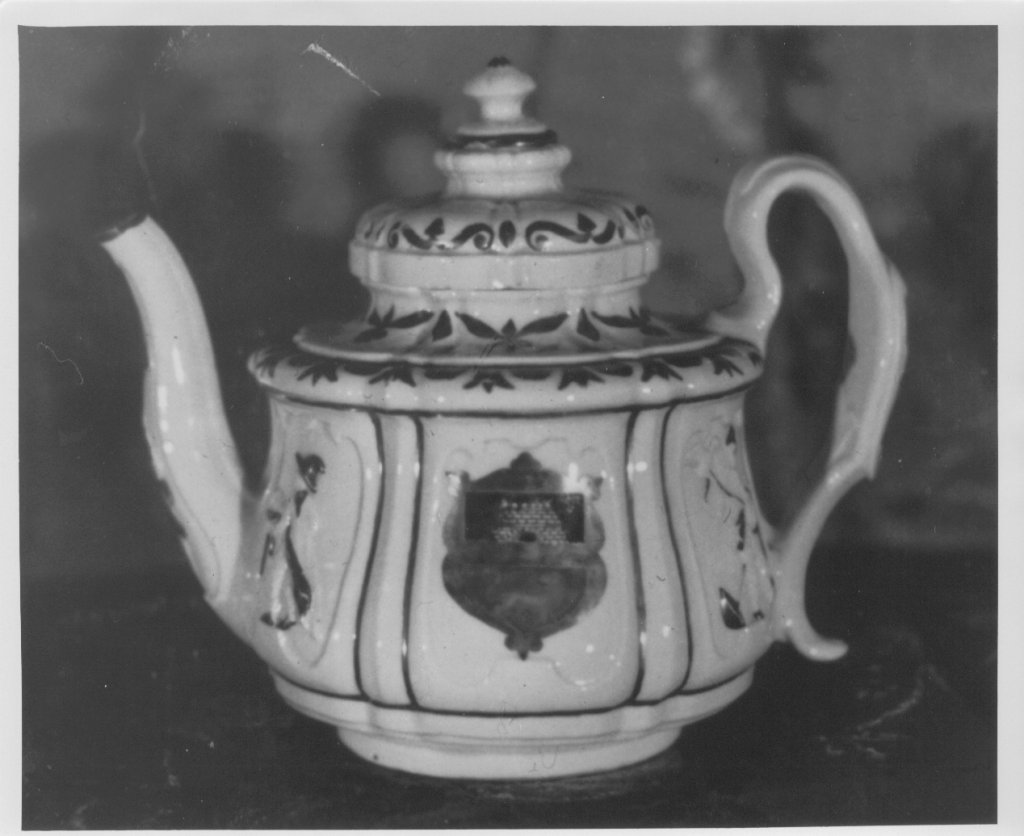 teiera di Porcellane Vezzi (sec. XVIII)