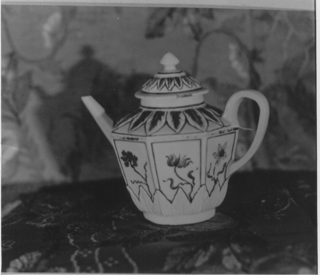 teiera di Porcellane Vezzi - ambito veneziano (sec. XVIII)