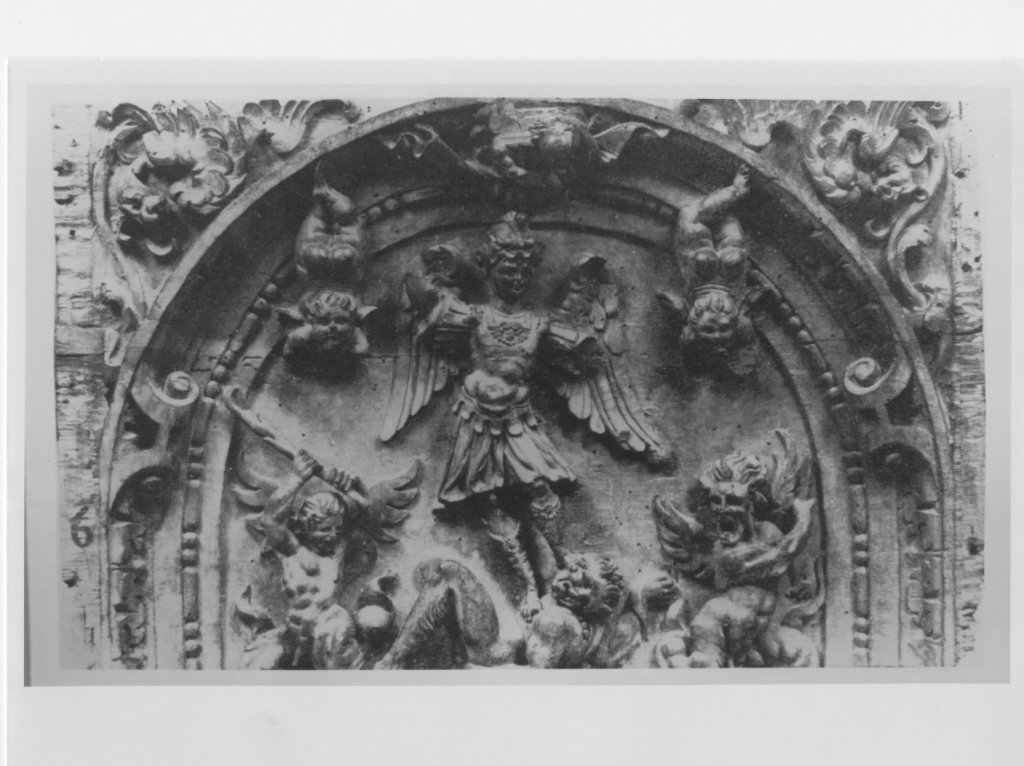 San Michele Arcangelo schiaccia il demonio (rilievo, elemento d'insieme) - manifattura siciliana (sec. XVII)