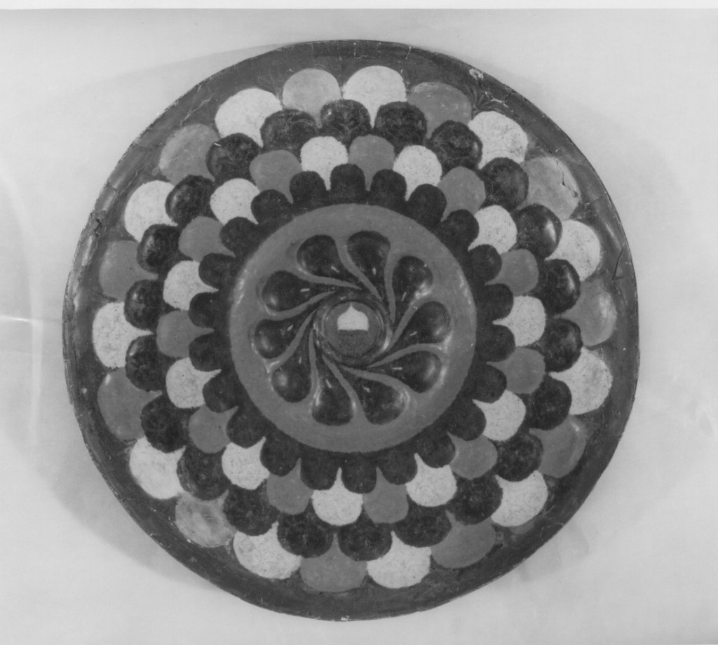 Alzata con embricature e stemma (alzata) - produzione veneziana (secondo quarto XVI)