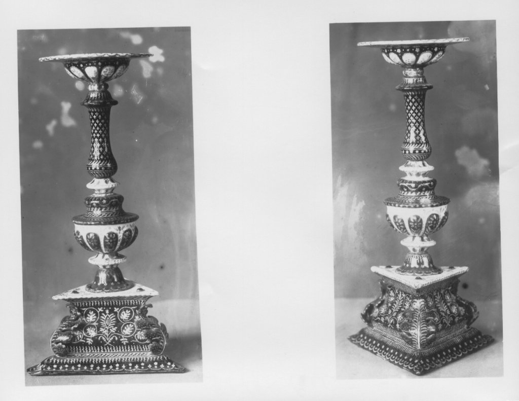 Coppia di candelieri a base triangolare (candeliere, coppia) - ambito veneziano, ambito parigino (seconda metà XIX)