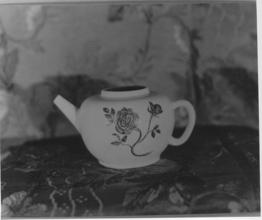 teiera di Porcellane Vezzi - ambito veneziano (sec. XVIII)