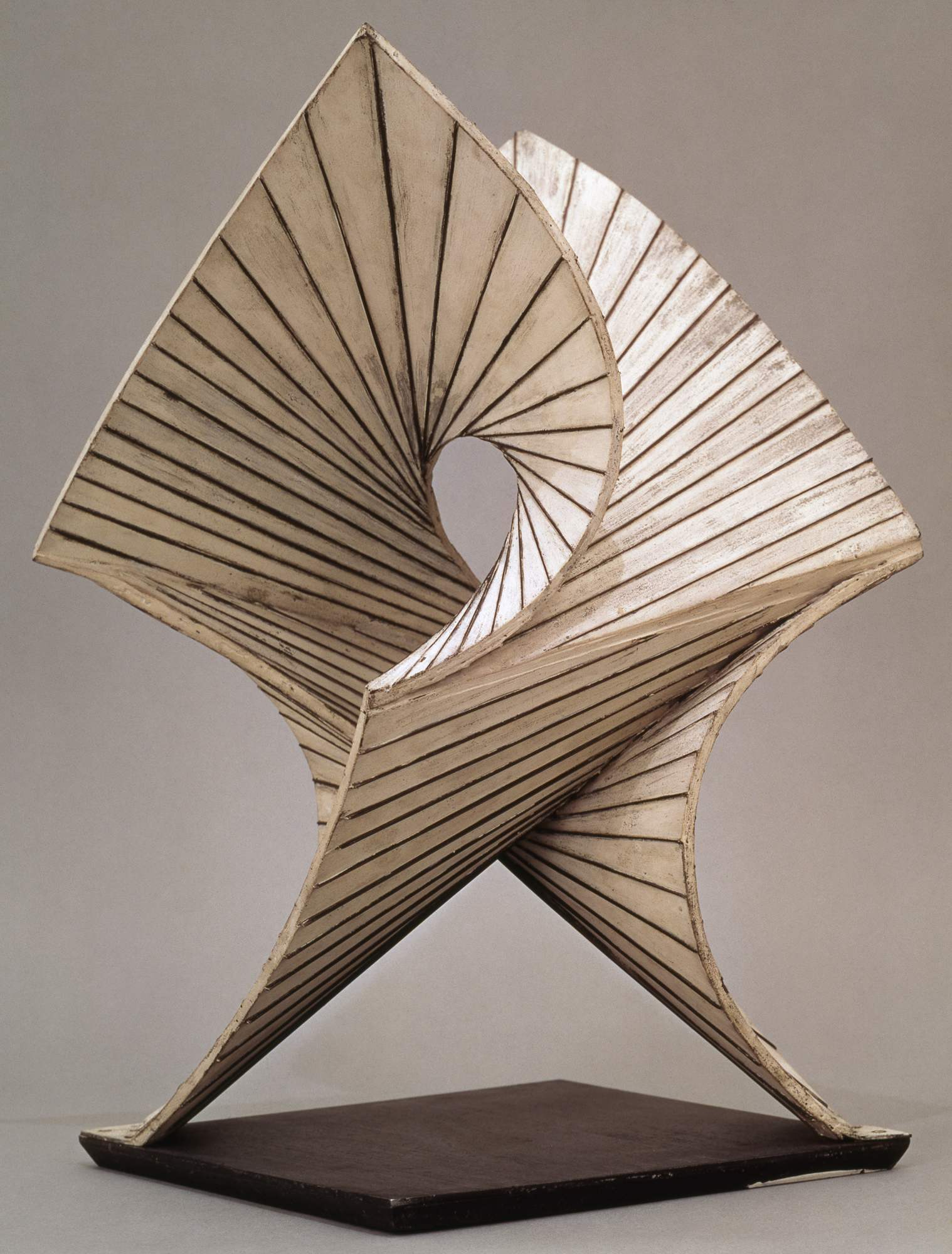 Superficie sviluppabile (Surface développable), struttura astratta (scultura) di Pevsner Antoine (secondo quarto XX)