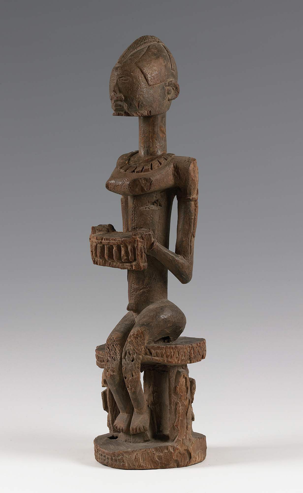 figura maschile seduta (scultura) - ambito del Mali (prima metà XX)