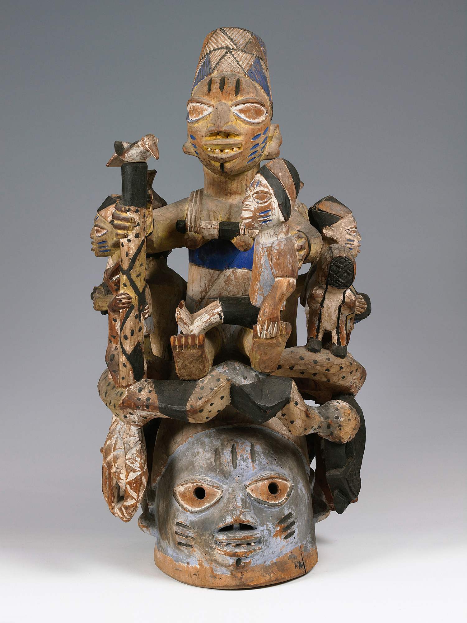 Copricapo (Ago Egungun), figure antropomorfe e di antenati (maschera) - ambito nigeriano (prima metà XX)