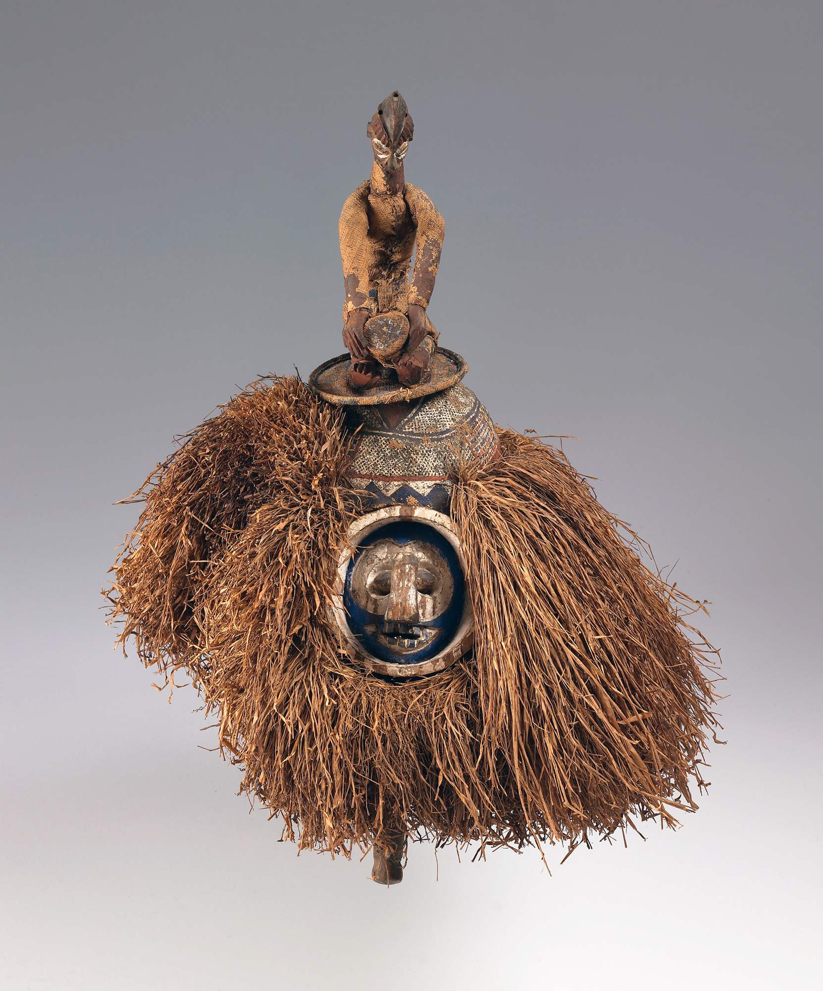 Copricapo (kholuka o mbala), figure antropomorfe (copricapo) - ambito del Congo (prima metà XX)