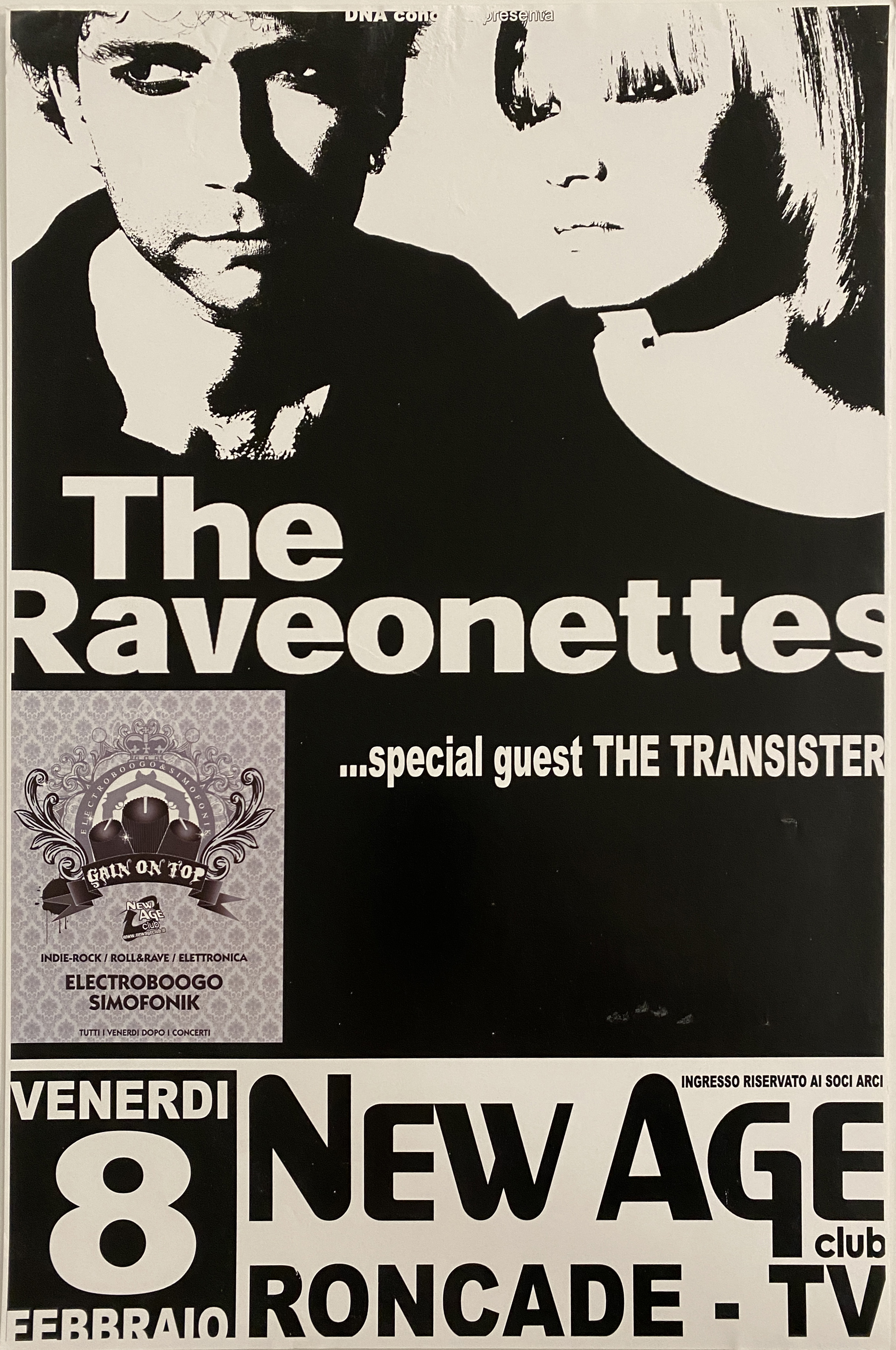 ritratto fotografico di Sune Rose Wagner e Sharin Foo, componenti del gruppo musicale alternative rock danese The Raveonettes (locandina) - ambito veneto (inizio XXI)