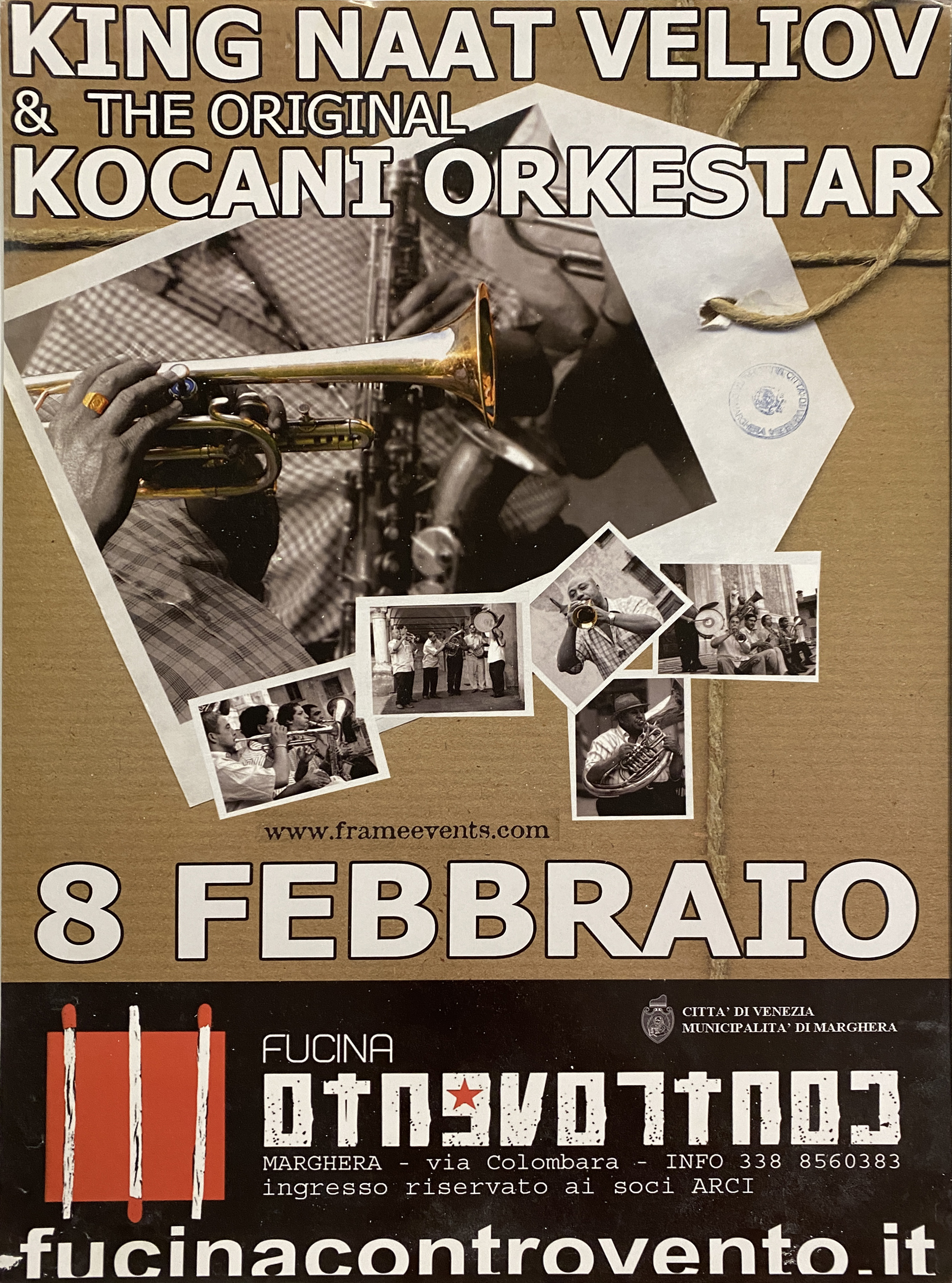 pacco confezionato con carta avana e spago a cui sono legate delle riproduzioni di fotografie raffiguranti musicisti con strumenti a fiato (locandina) - ambito veneto (inizio XXI)