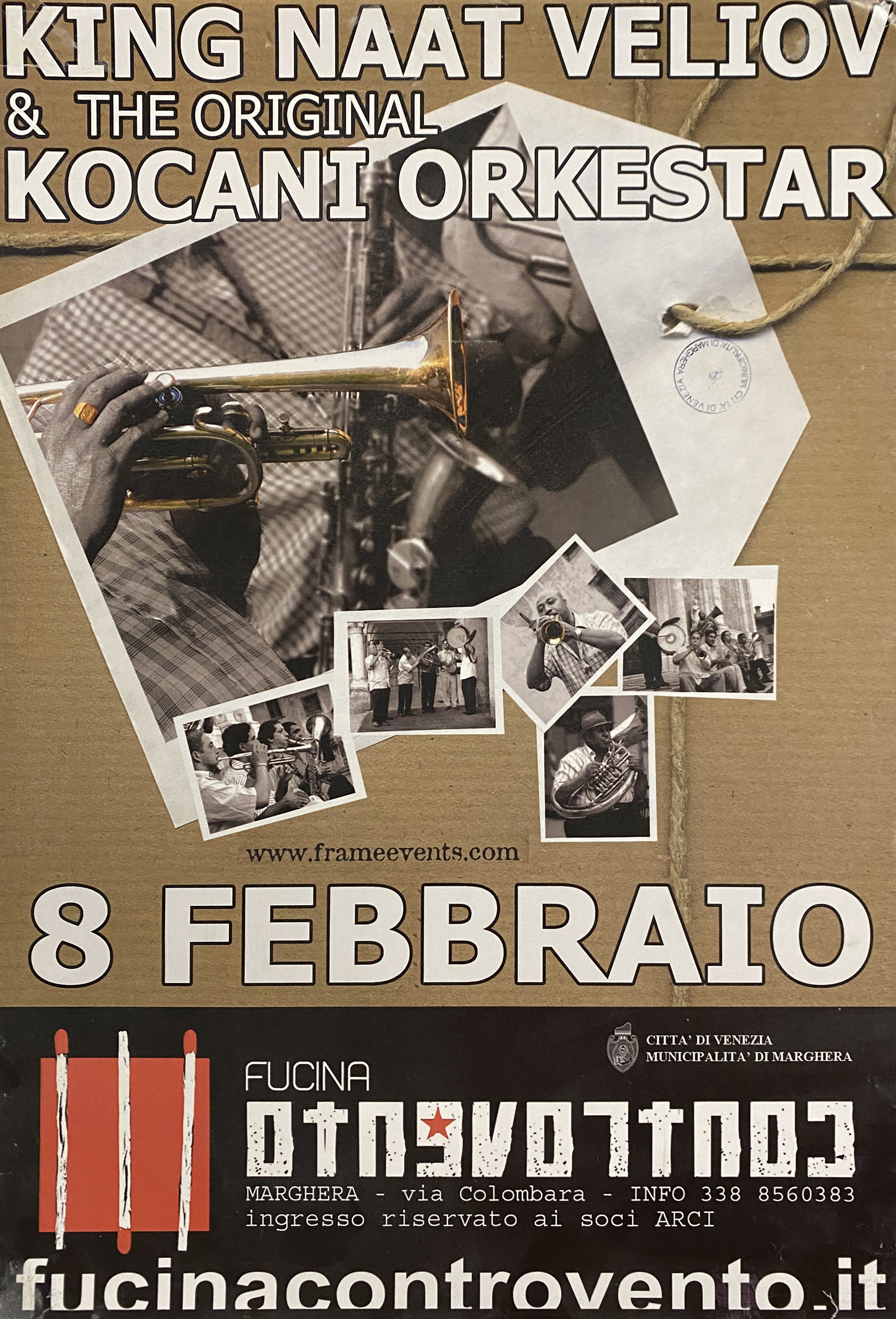 pacco confezionato con carta avana e spago a cui sono legate delle riproduzioni di fotografie raffiguranti musicisti con strumenti a fiato (locandina) - ambito veneto (inizio XXI)