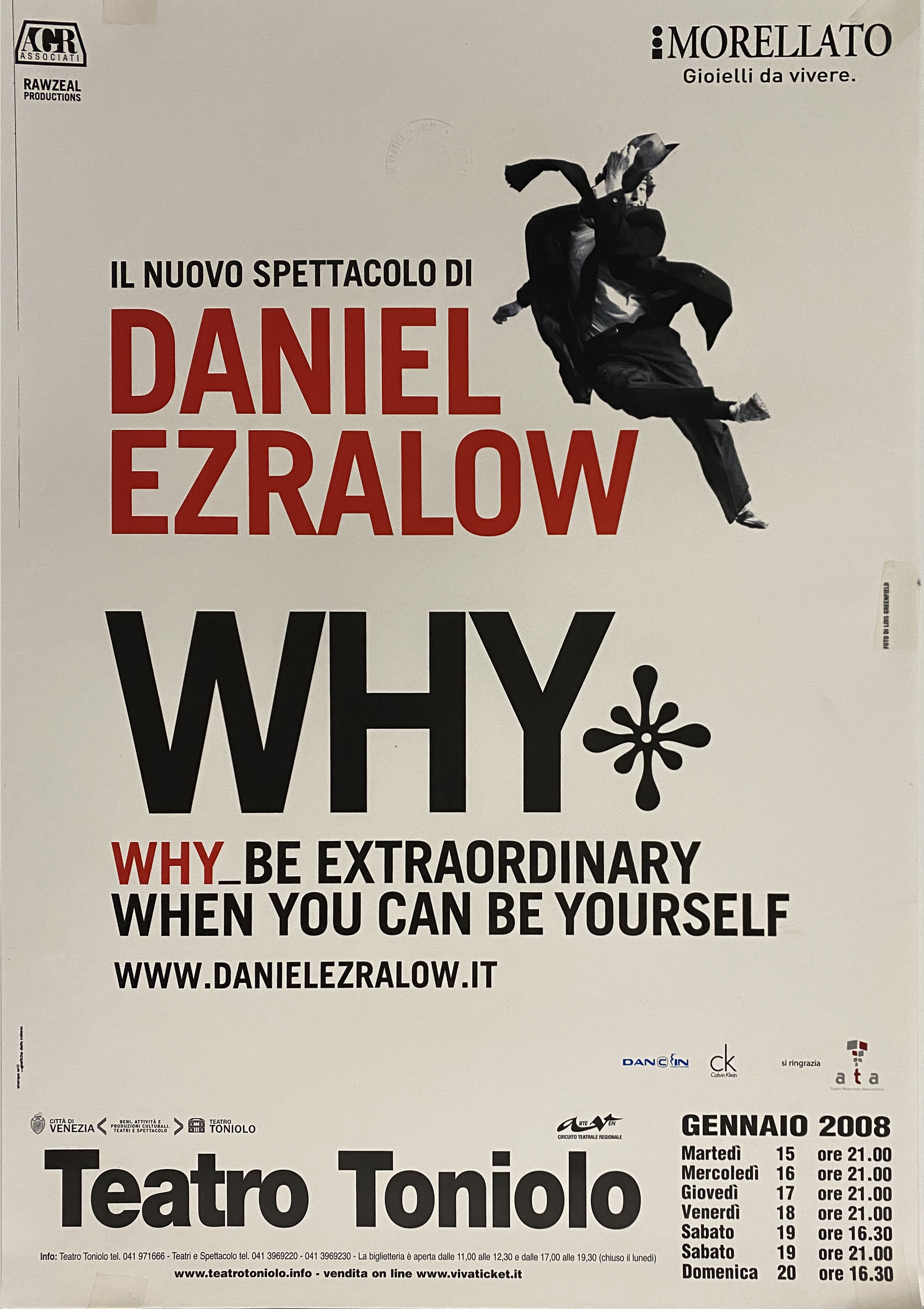 riproduzione di fotografia di Lois Greenfield raffigurante un ballerino con cappello (locandina) - ambito veneto (inizio XXI)