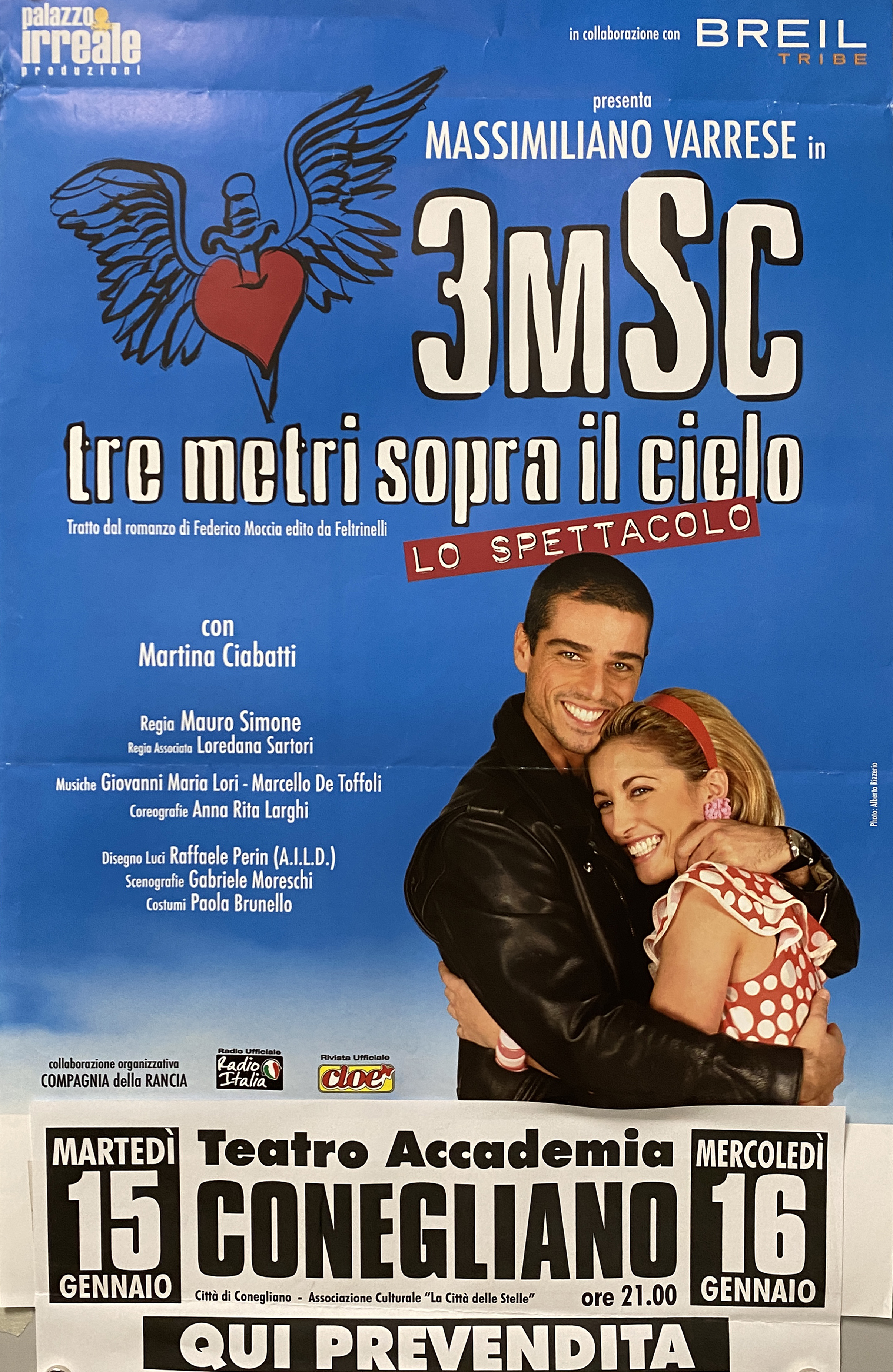 riproduzione di fotografia di Alberto Rizeiro raffigurante gli attori Massimiliano Varrese e Martina Ciabatti abbracciati (locandina) - ambito italiano (inizio XXI)