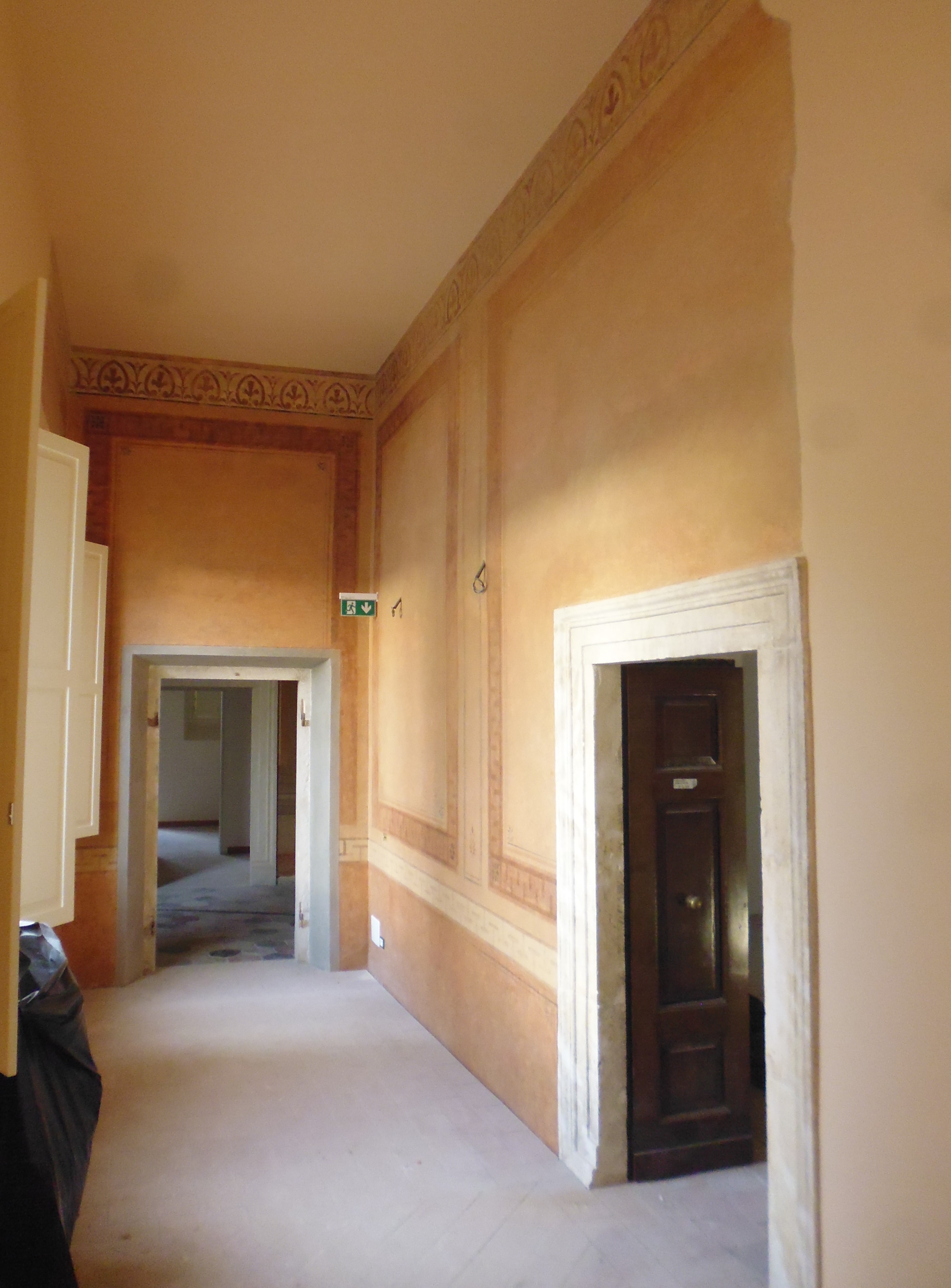 specchiature geometriche e decori in stencil, elementi decorativi vegetali (dipinto, ciclo) - ambito abruzzese (prima metà XX)