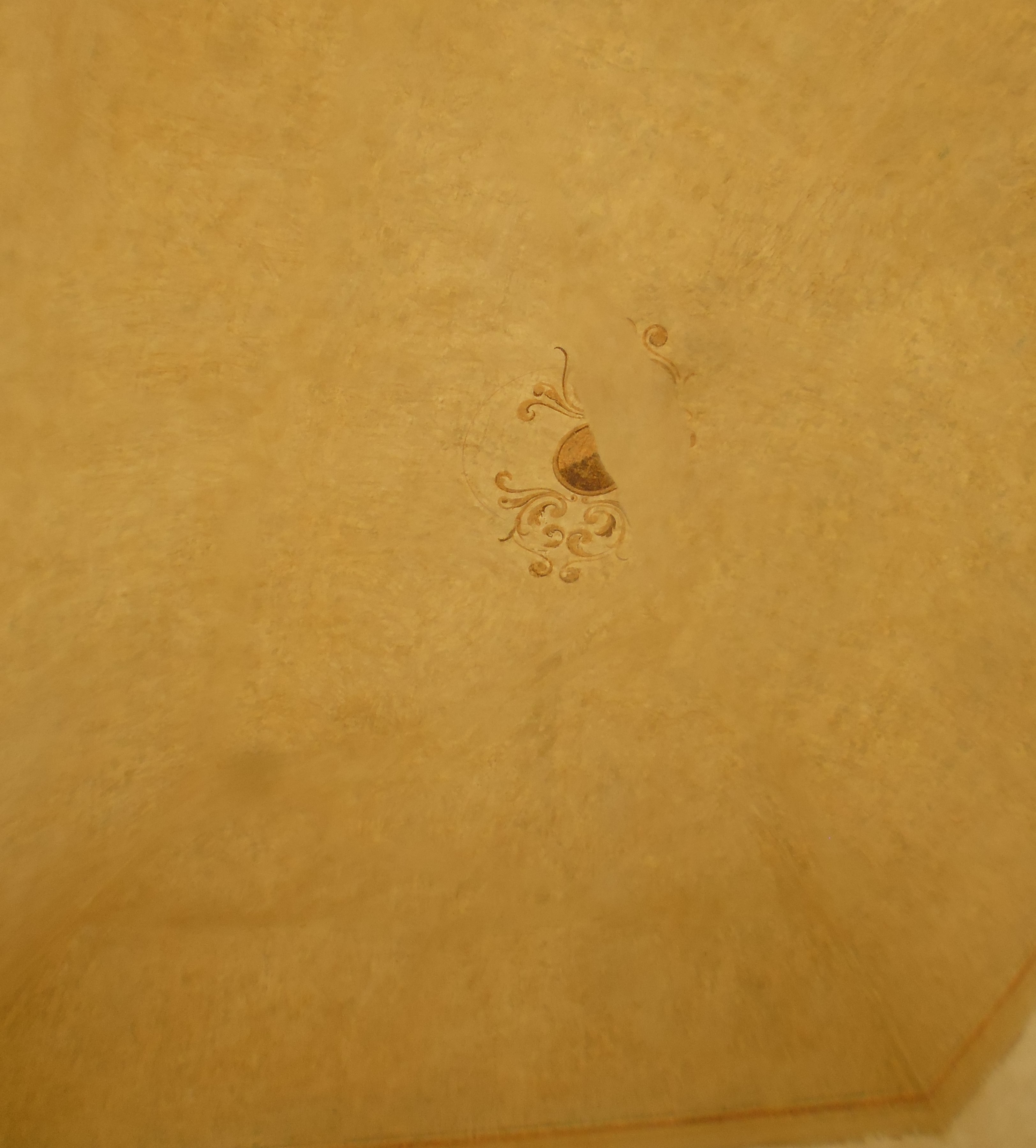 motivo decorativo con volute simmetriche e tondo centrale, elementi decorativi vegetali (dipinto) - ambito abruzzese (prima metà XX)