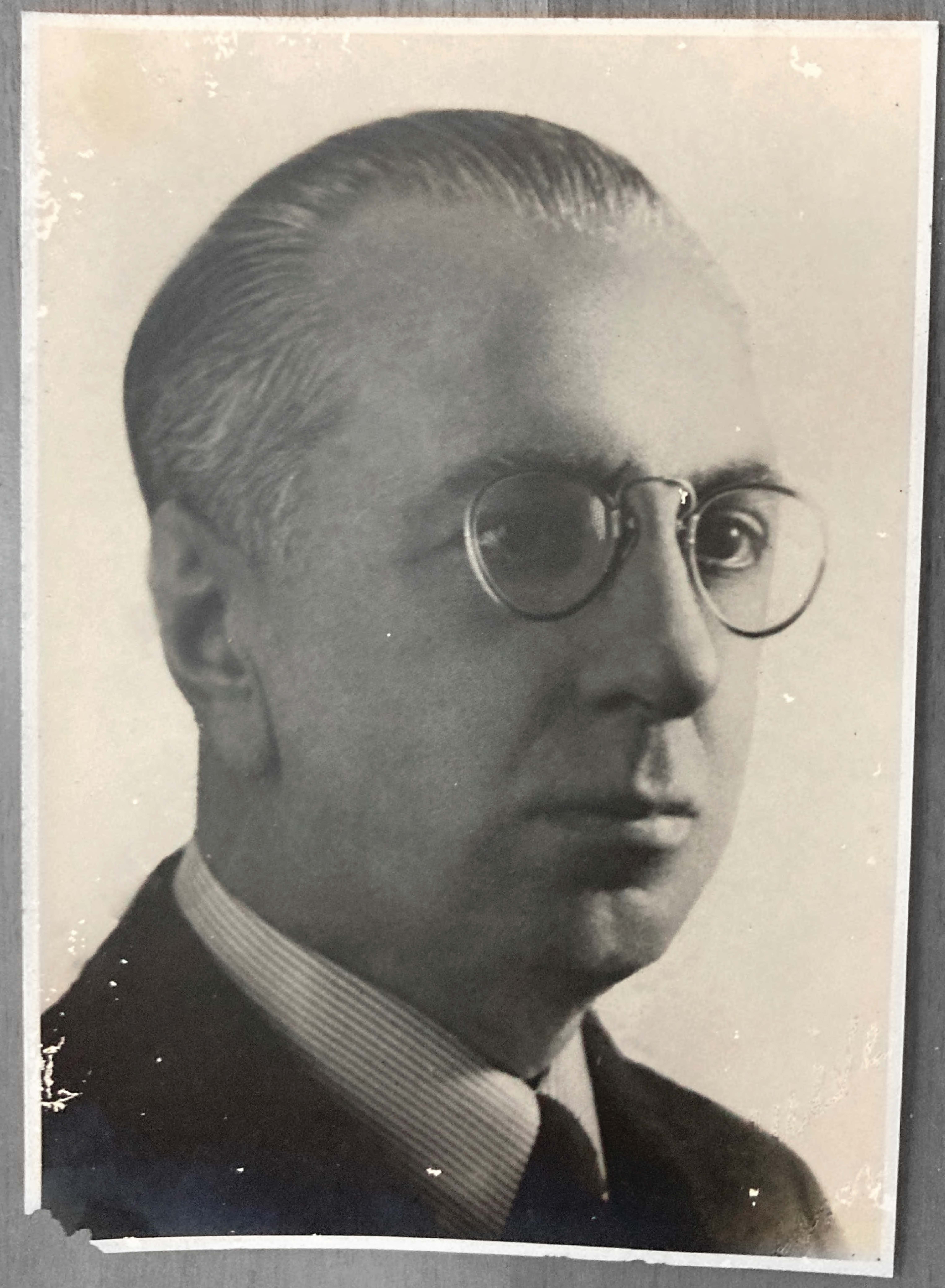 Uomo - Ritratto fotografico (positivo) di Anonimo (inizio/ fine XX)