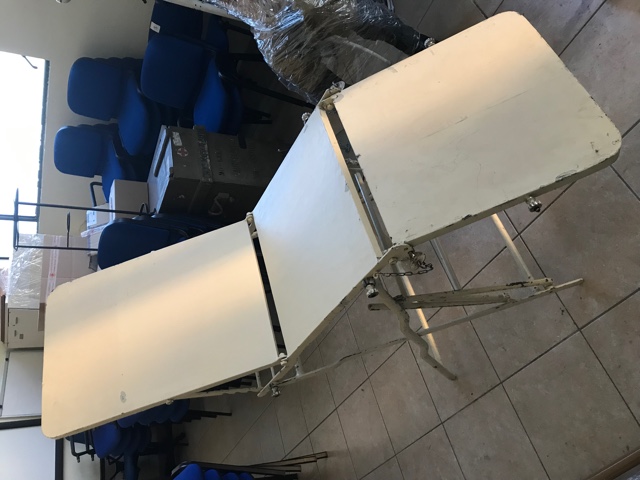 lettino chirurgico, ARREDI E SUPPELLETTILI/ MOBILI