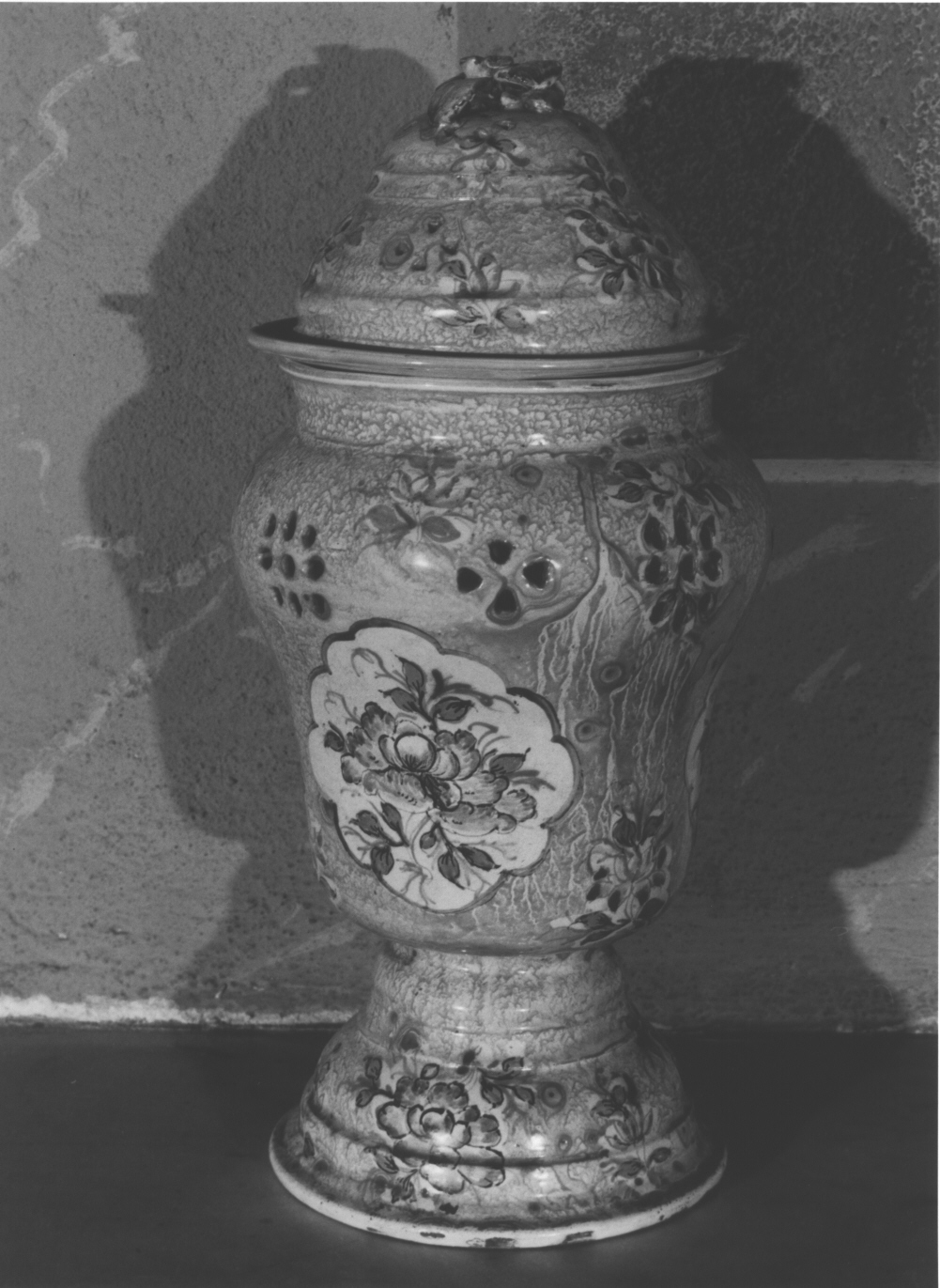 motivi decorativi floreali (vaso, coppia) - bottega savonese (metà sec. XVIII)