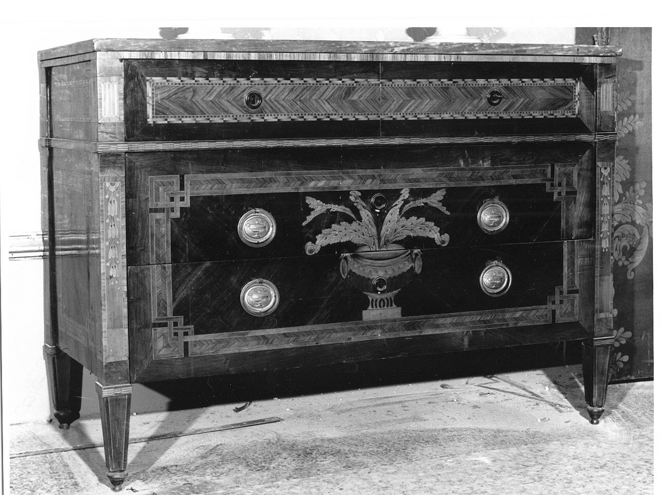 cassettone, opera isolata di Maggiolini Giuseppe (maniera) (fine/ inizio XVIII-XIX)