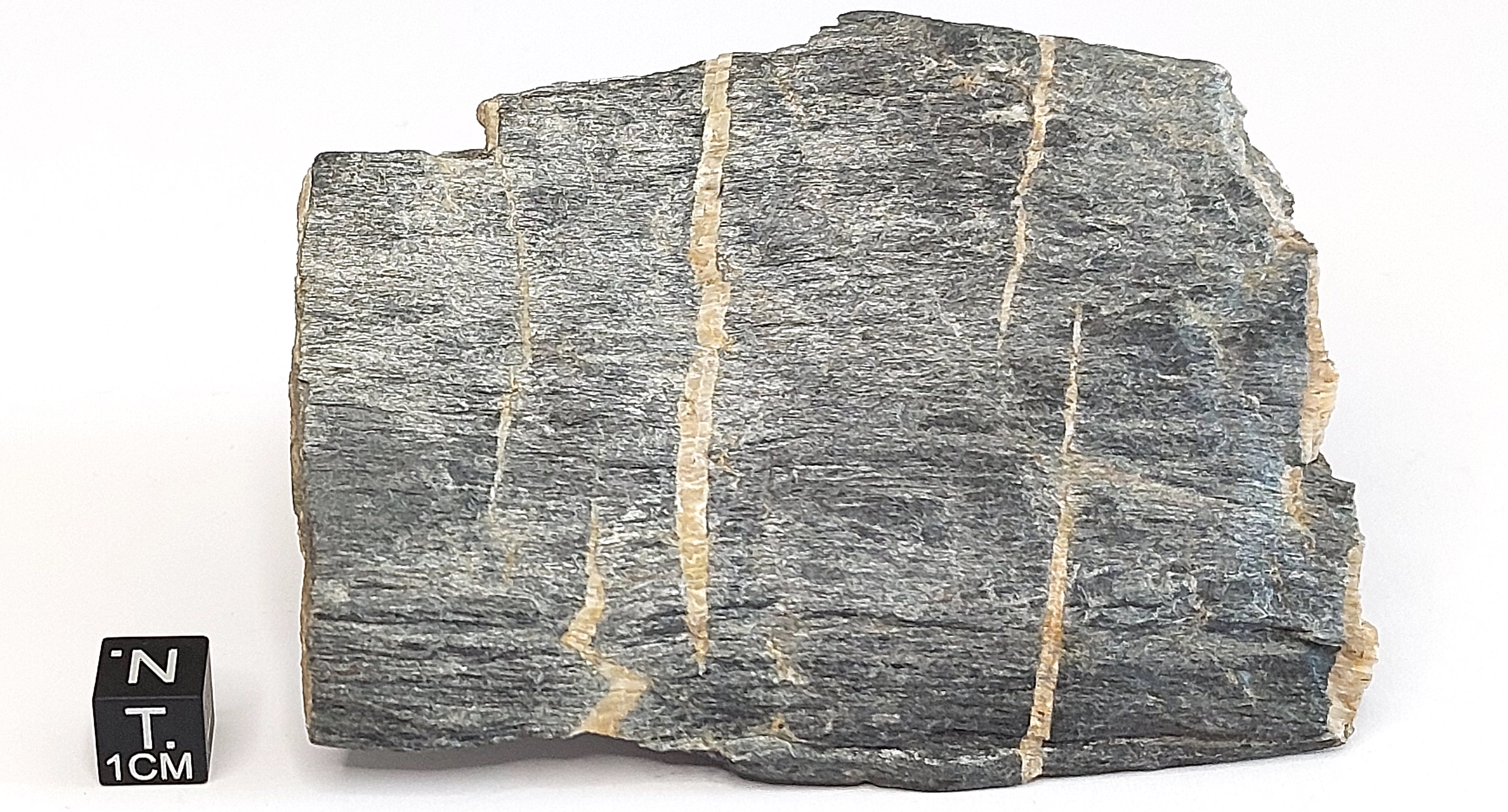 Calcite con argilla schistosa (esemplare)