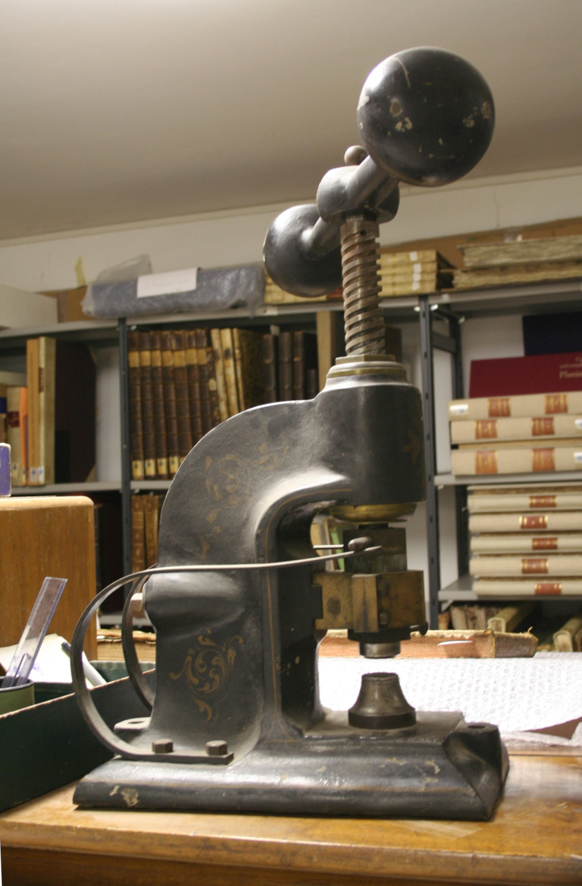 torchio a bilanciere, per timbri a secco - ambito italiano (XIX/ XX secolo)