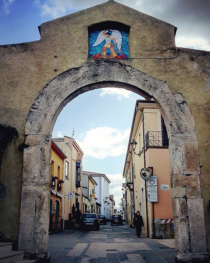 centro storico, collinare, pianificato, a scacchiera, difensivo, Atella (XIV)