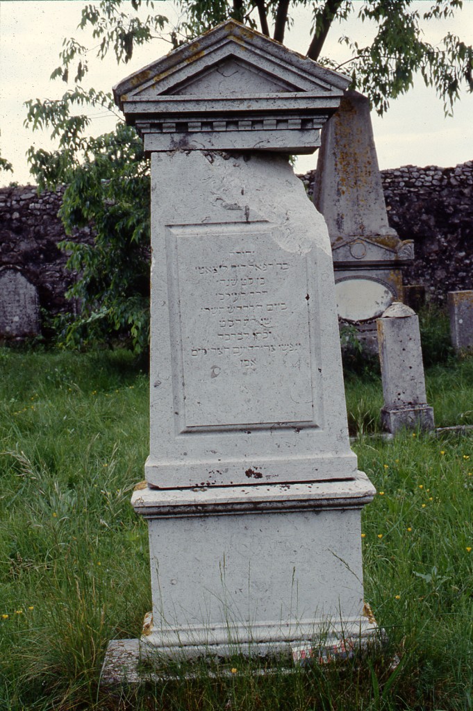 monumento funebre - a edicola - ambito ebraico (XIX)