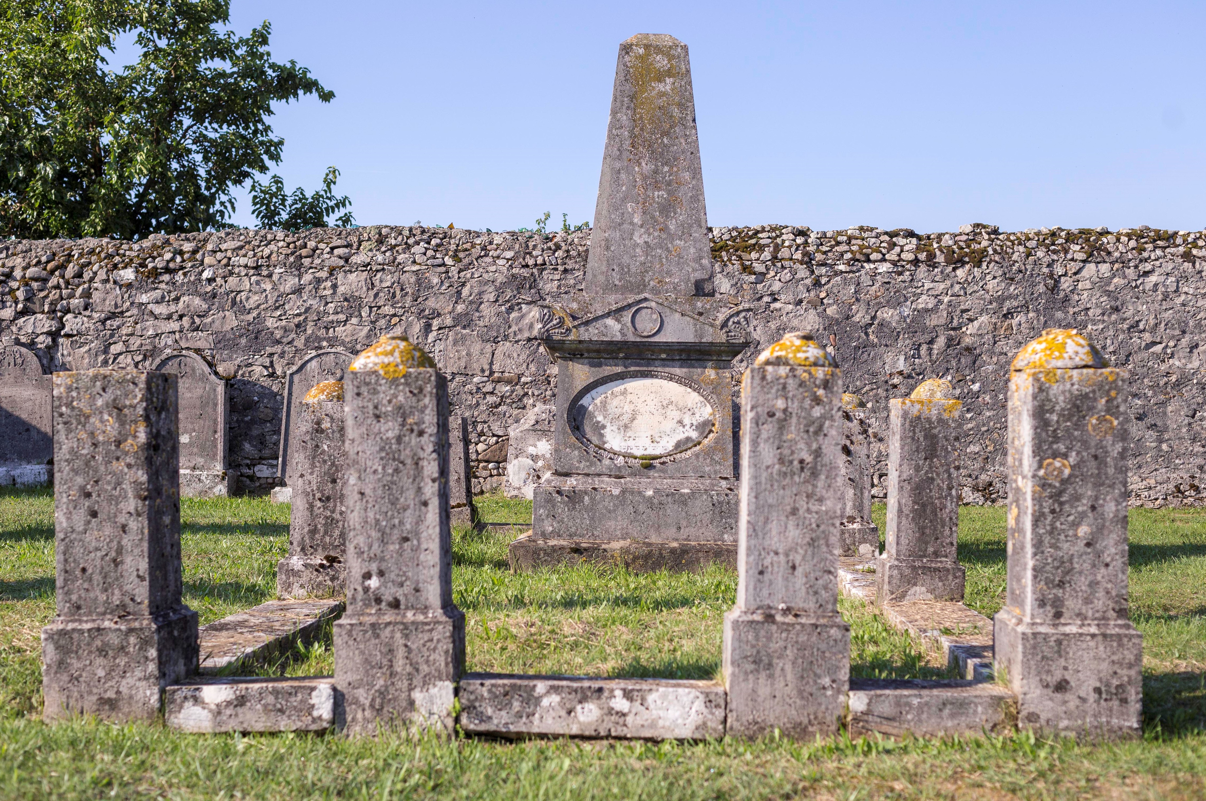 monumento funebre - a obelisco - ambito ebraico (XIX)
