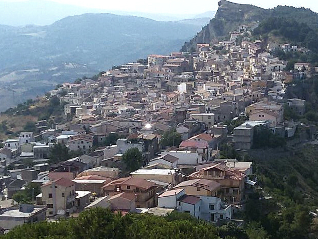 centro storico, di crinale, collinare, agricolo, San Nicola dell'Alto, Shën Kolli (denominazione arbëreshë) (XV)